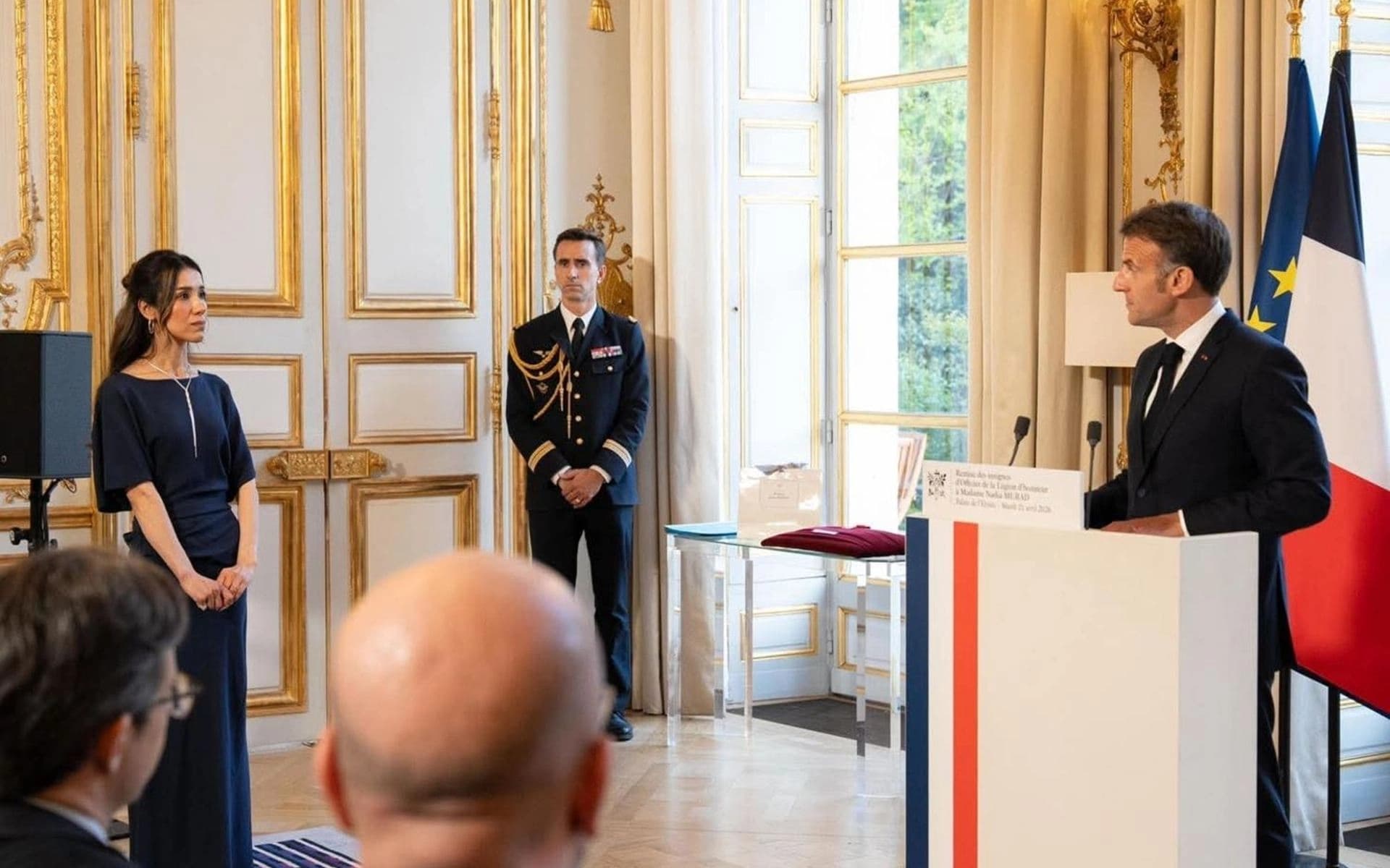 Macron nîşaneya herî bilind a Fransayê da Nadiya Muradê / Wêne: Tora civakî
