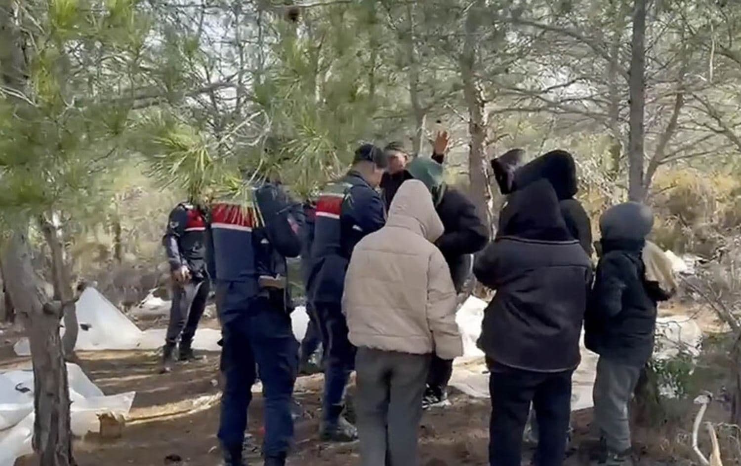 Turkish police arrest suspected smugglers. Photo: AA
