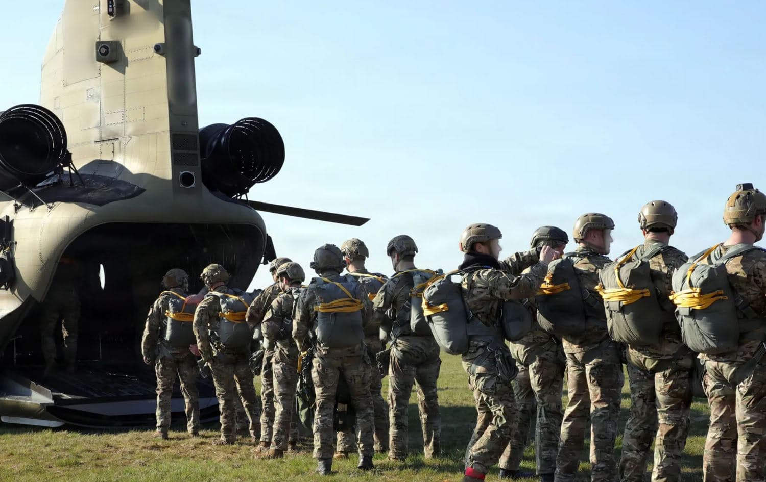 ژمارەیەک سەربازی ئەمریکی. وێنە: Sgt. Glenn Brennan