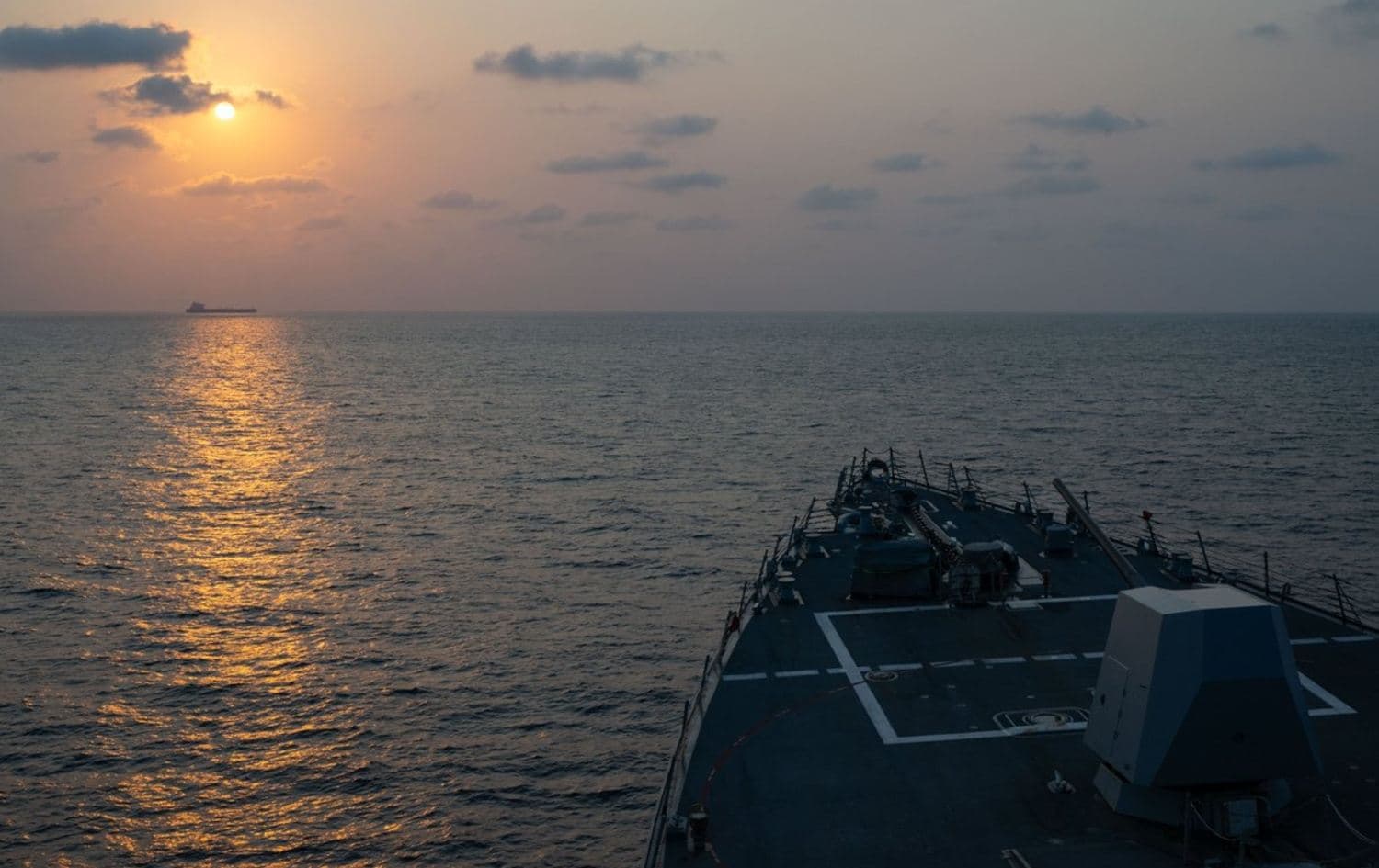US destroyers transit Strait of Hormuz as Washington commits to long-term mine response