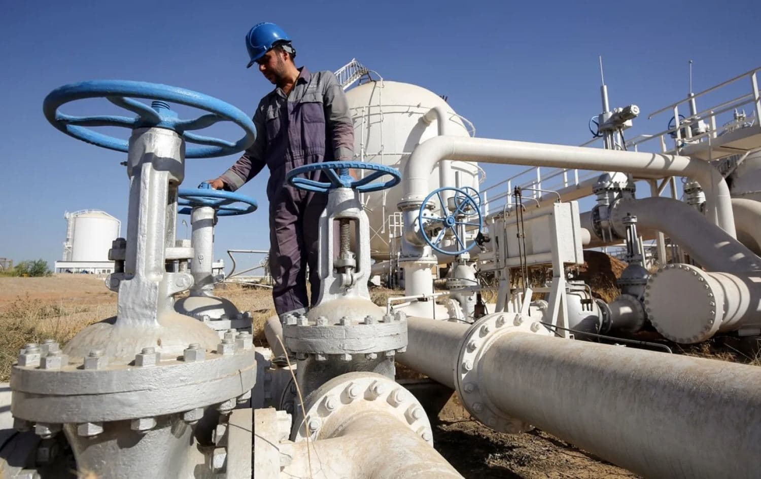 An Iraqi oil employee checks pipelines at the Bai Hassan oil field in Kirkuk. File Photo: AFP