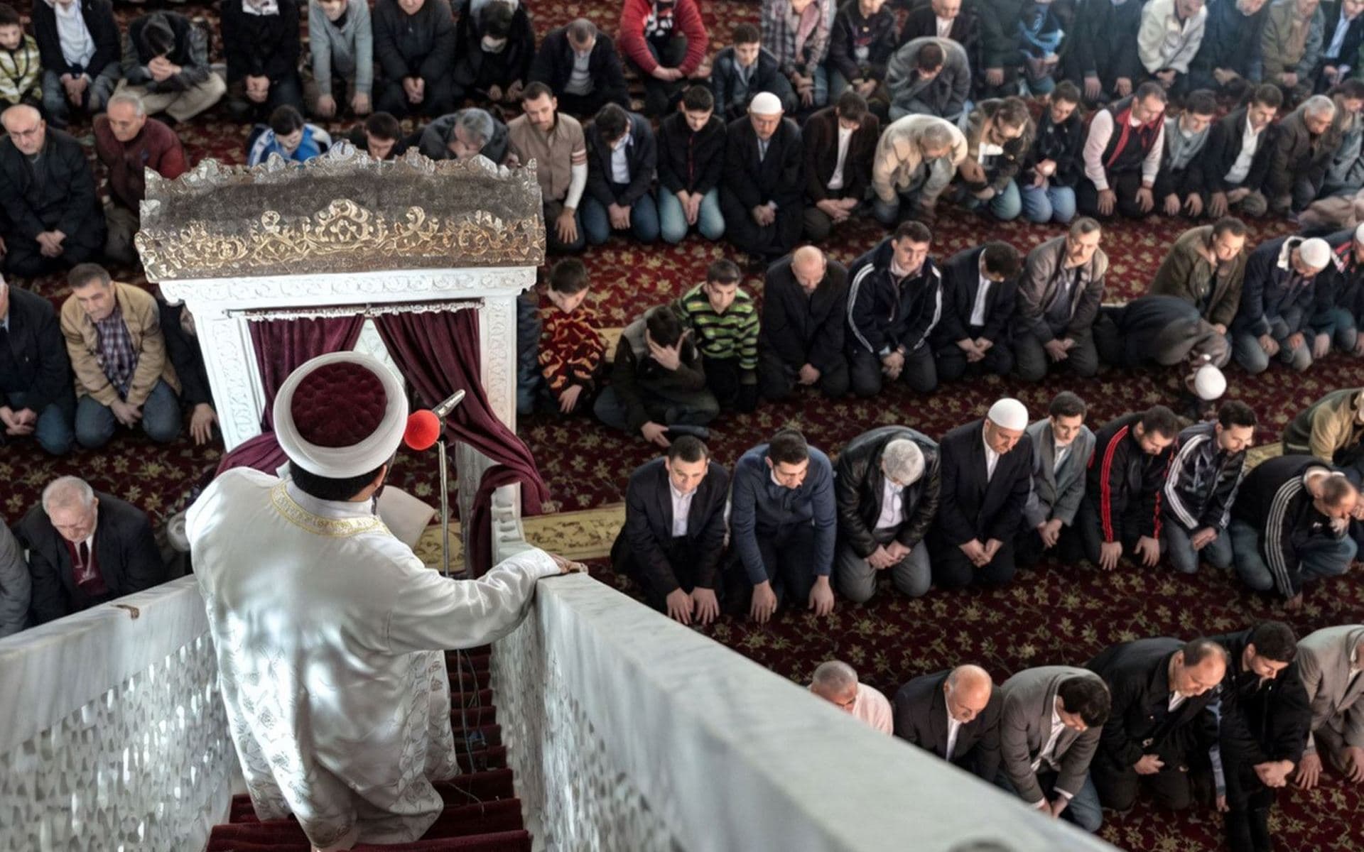 Xwendina xutbeyê li mizgeftekê / Wêne: Arşîv