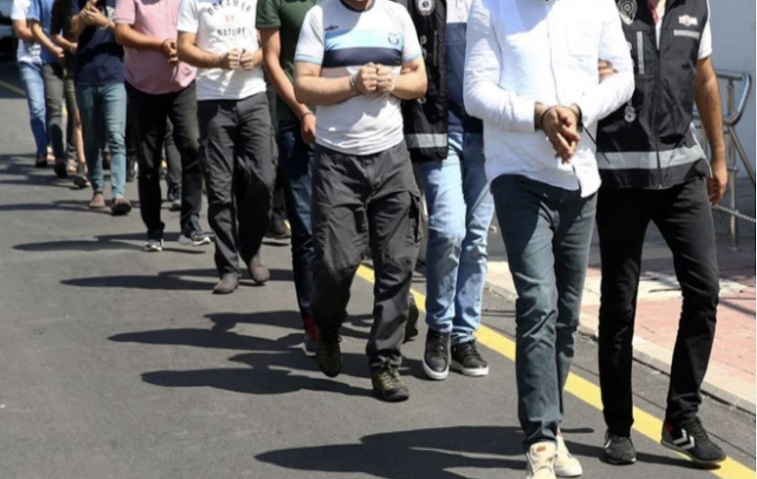 İstanbul merkezi 35 ilde yasa dışı bahis operasyonu gerçekleştirildi