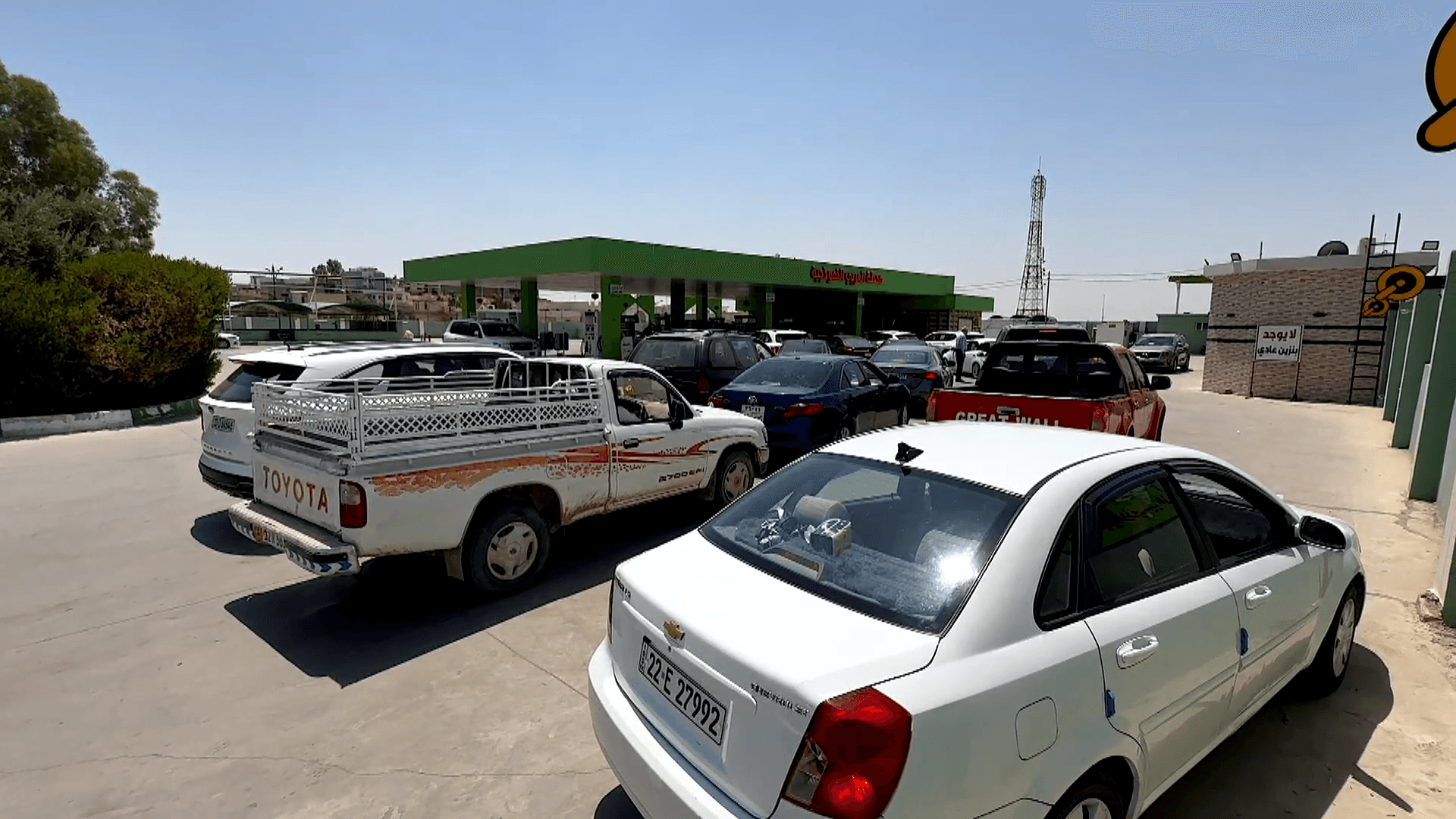 Kurdistan25-07-2026Kurdistan drivers seek cheaper petrol in Mosul amid fuel shortagesDrivers from the Kurdistan Region on Saturday headed to Iraq's Nineveh province to fill their vehicles with government-subsidized gasoline as fuel shortages and higher prices persist across the Region, with long lines forming at petrol stations in Mosul. ​