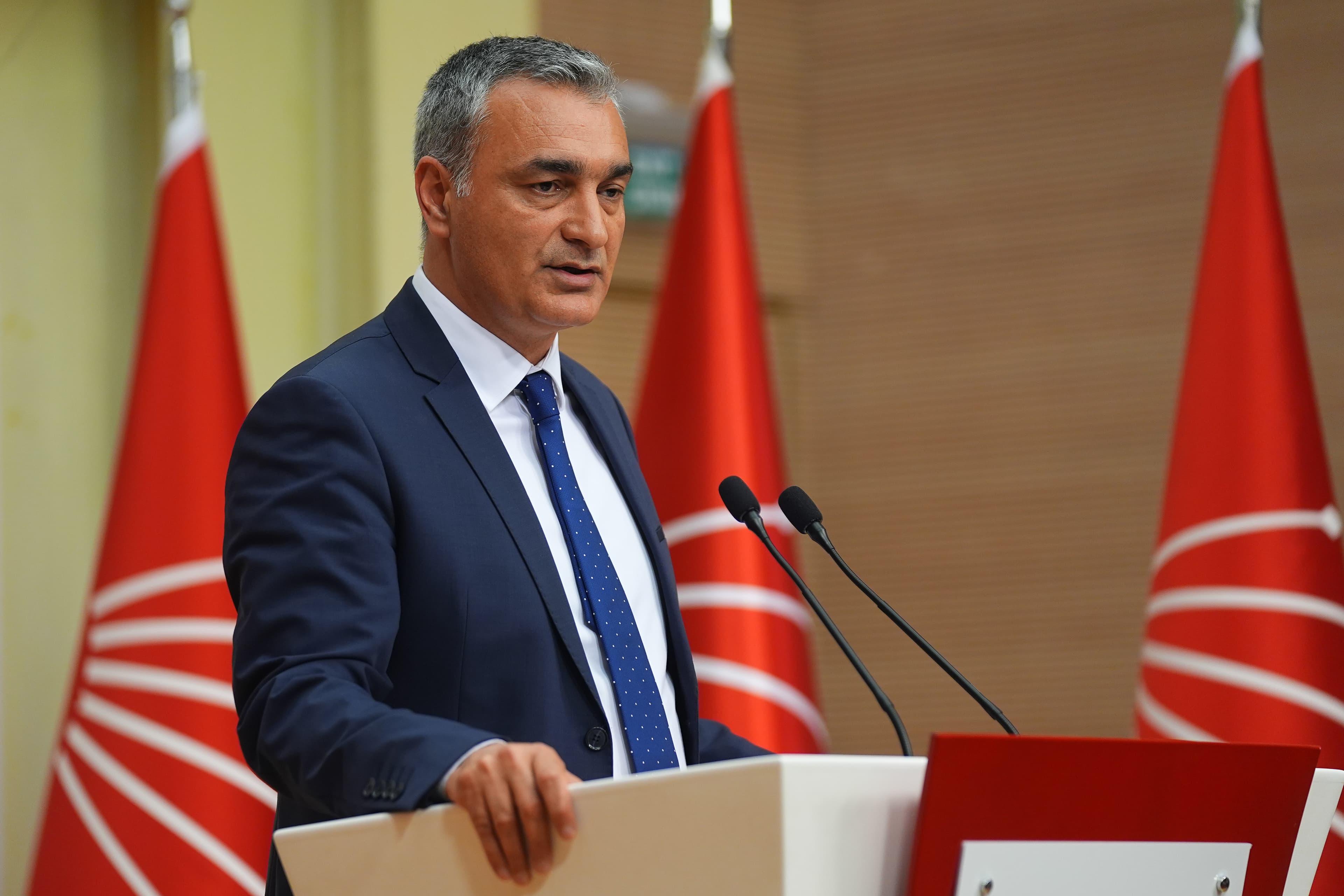 CHP Sözcüsü Sarı: Özgür Özel'in grup başkanlığı iptal edilecek