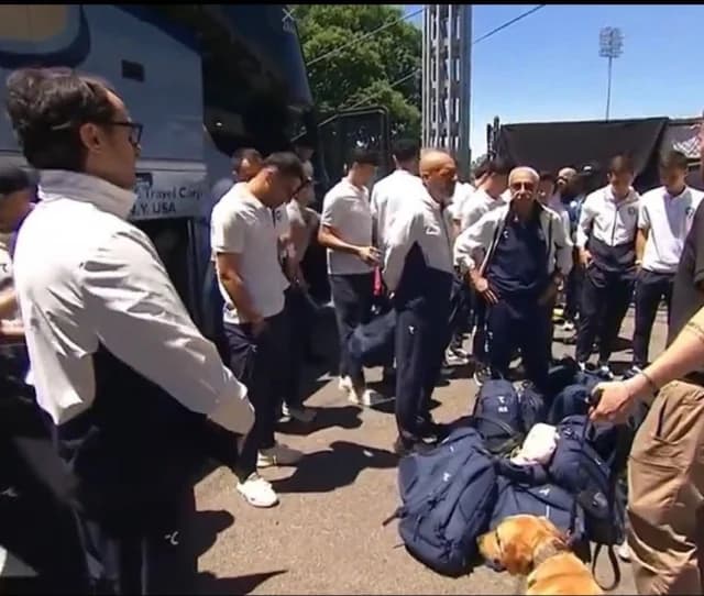 Dünya Kupası'na katılan takımlar narkotik köpeklerle arandı
