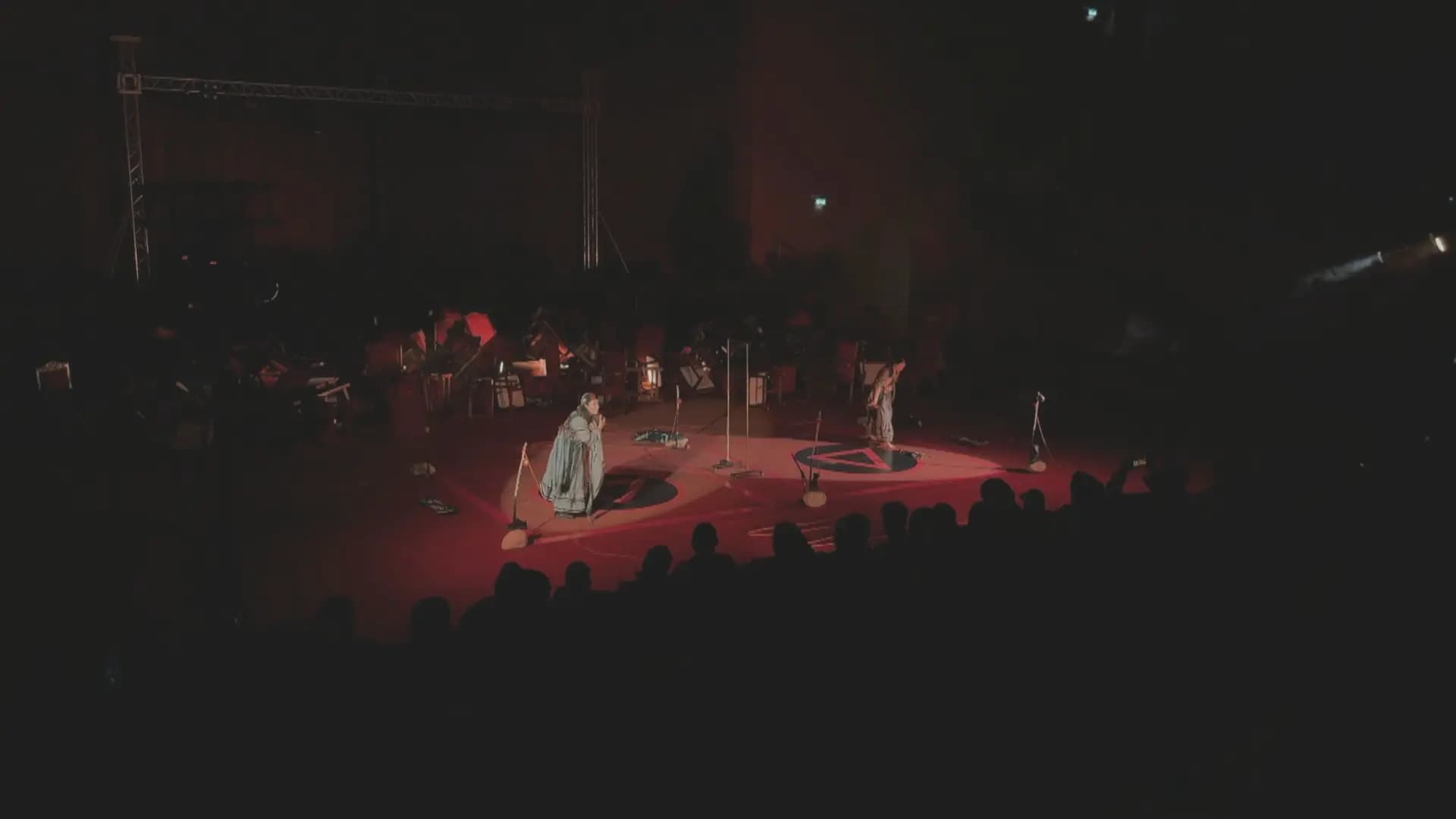 Umman’da Helkewt Aziz’e anlamlı vefa: Tiyatro gösterisi ona adandı