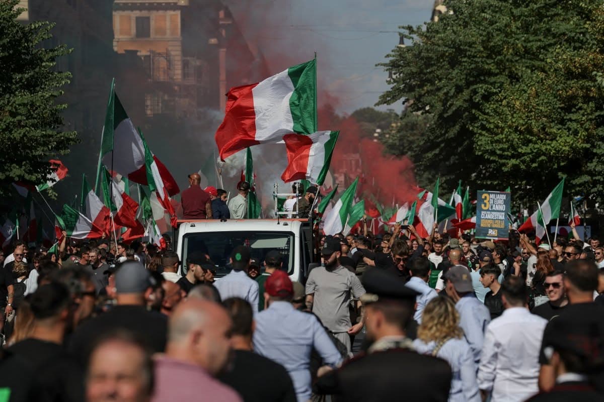 شەقامەکانی رۆما لەنێوان دژبەران و پشتیوانانی کۆچبەراندا دابەشبوون