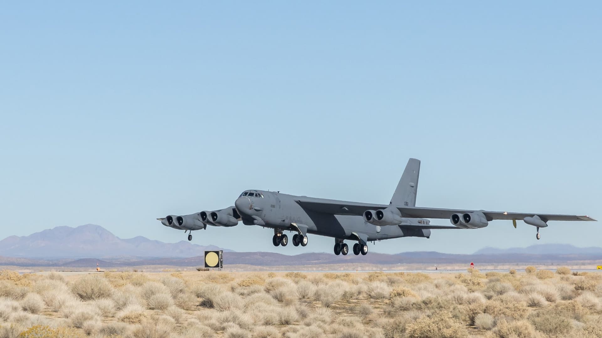ABD Hava Kuvvetlerine ait B-52 Stratofortress uçağının düştüğü bildirildi