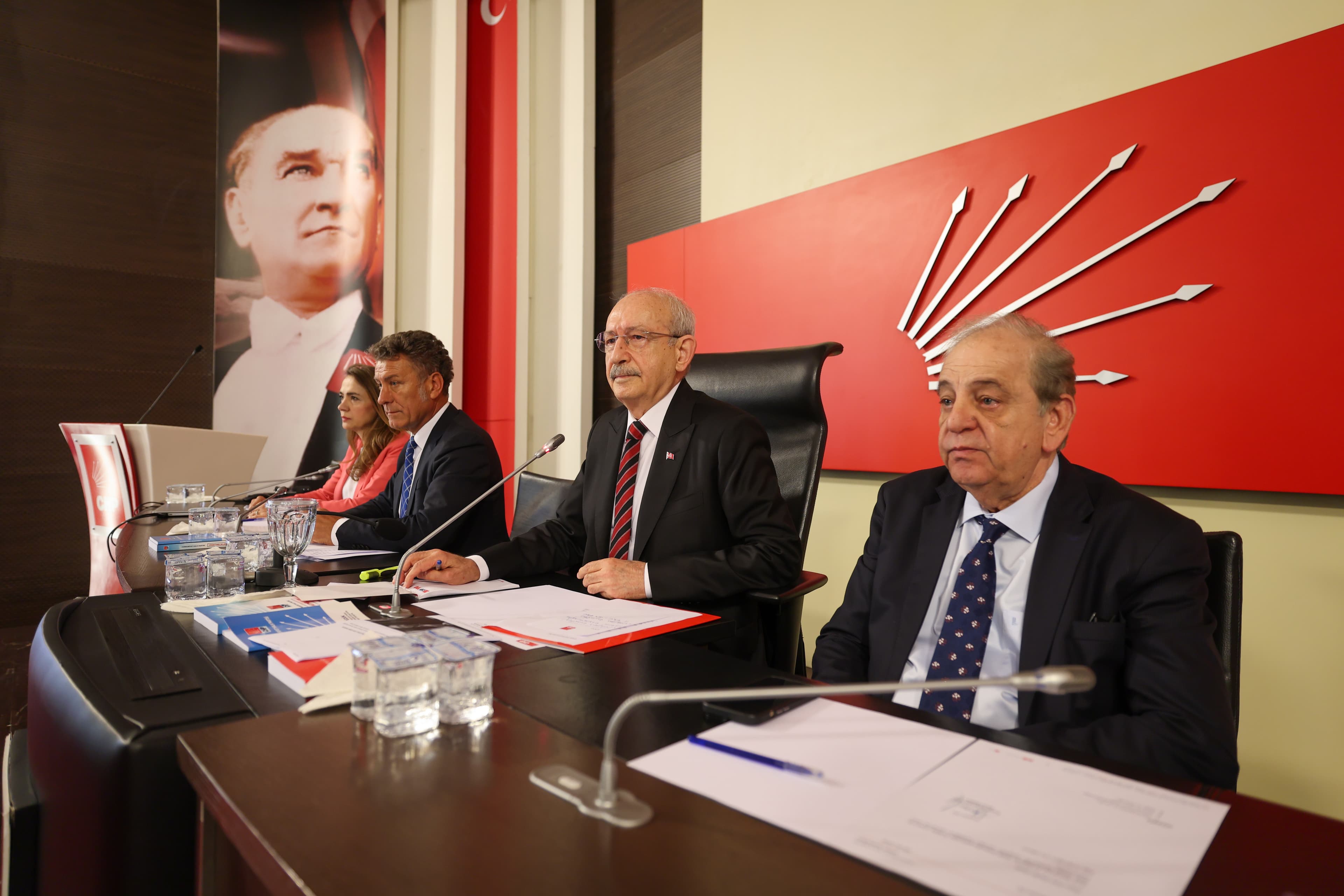 CHP'de MYK beşinci kez toplanıyor: Yeni ihraçlar gündemde, kurultay tartışması sürüyor