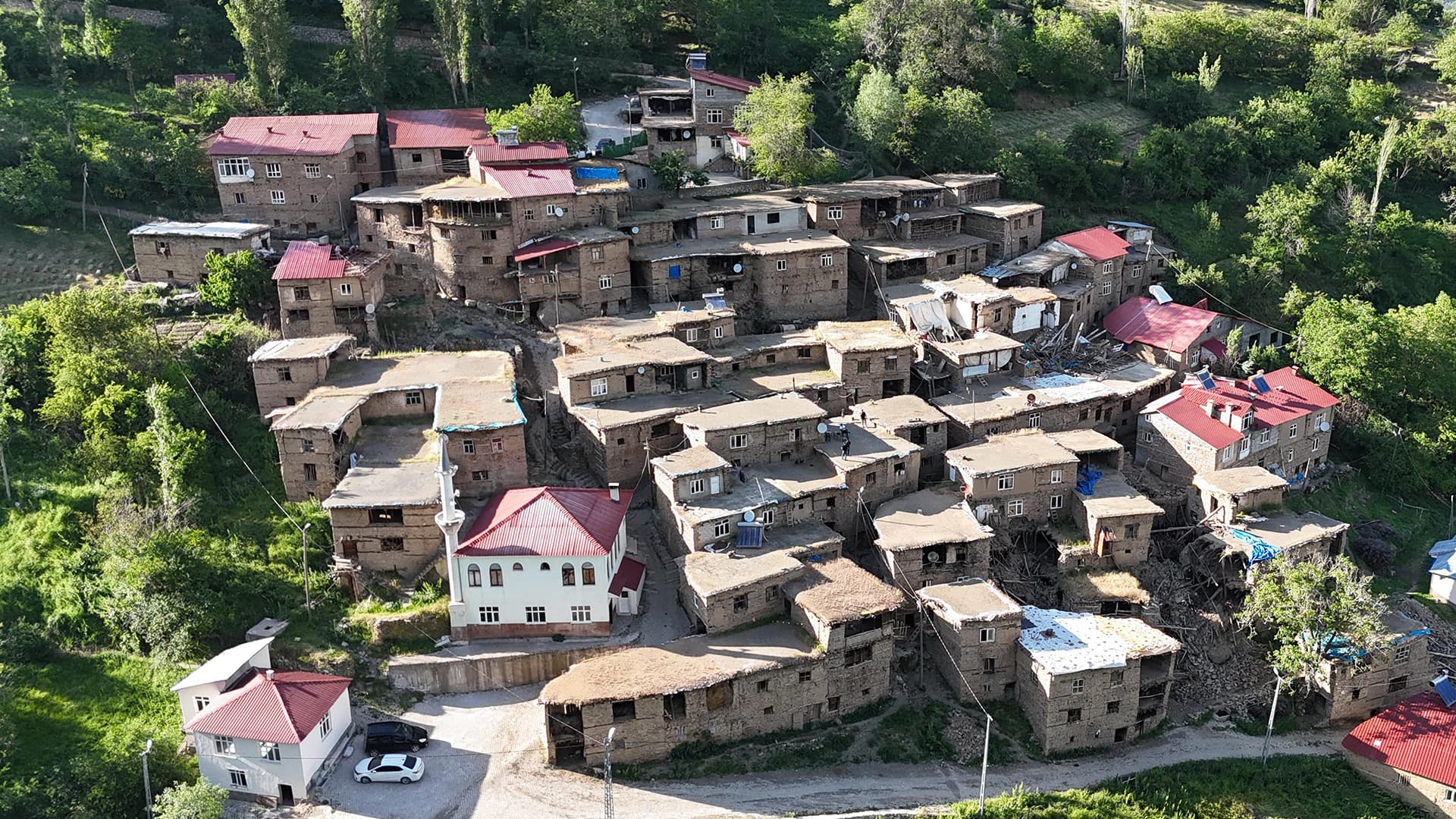 Xaniyên 300 salî yên Hîzanê li hemberî demê li ber xwe didin