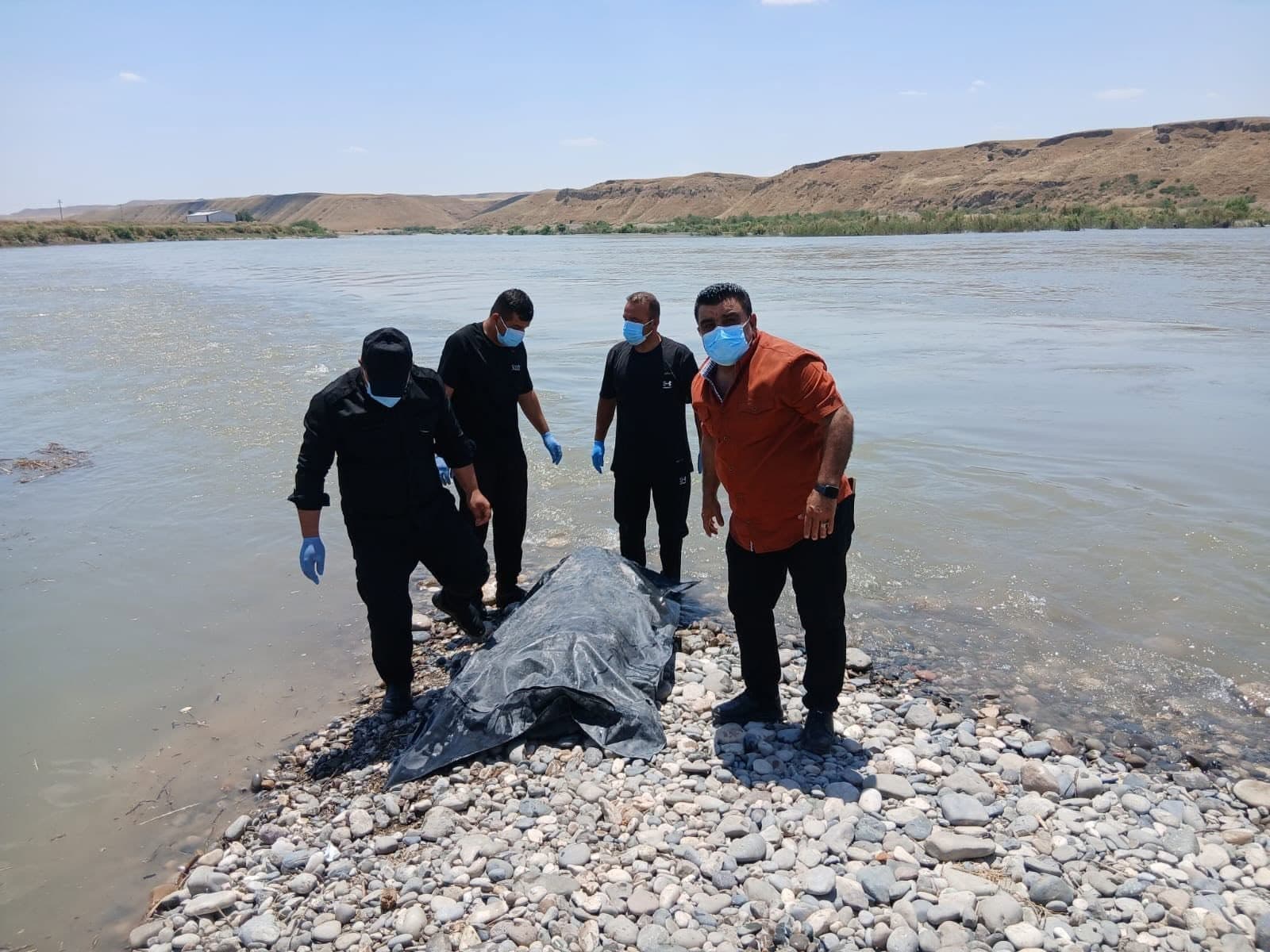 تەرمی گەنجێک لە سنووری زاخۆ لە ئاودا دەرهێندرا