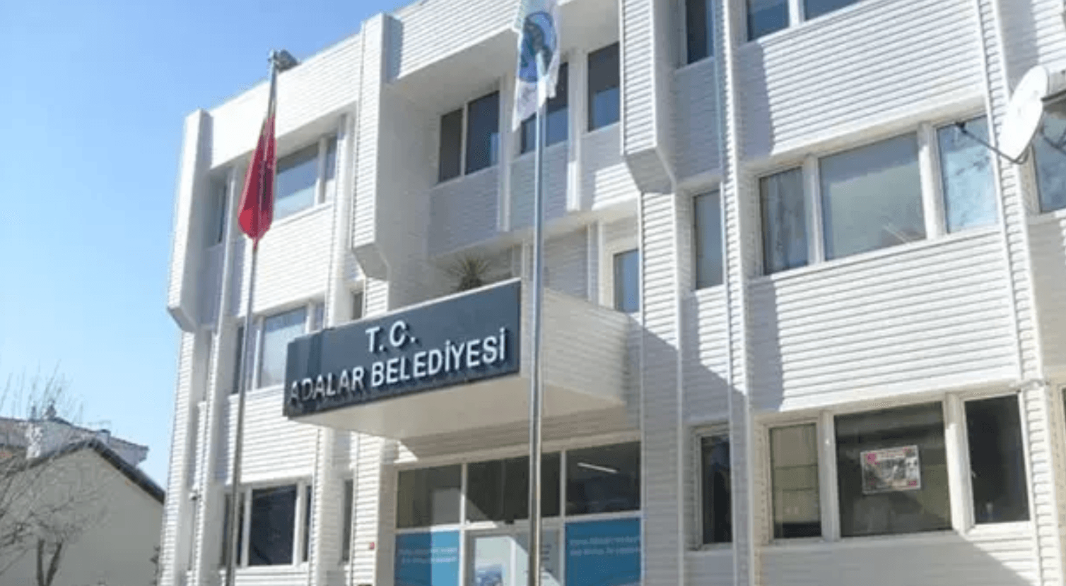 Adalar Belediyesi'ne operasyon: Belediye Başkanı Ali Ercan Akpolat gözaltında