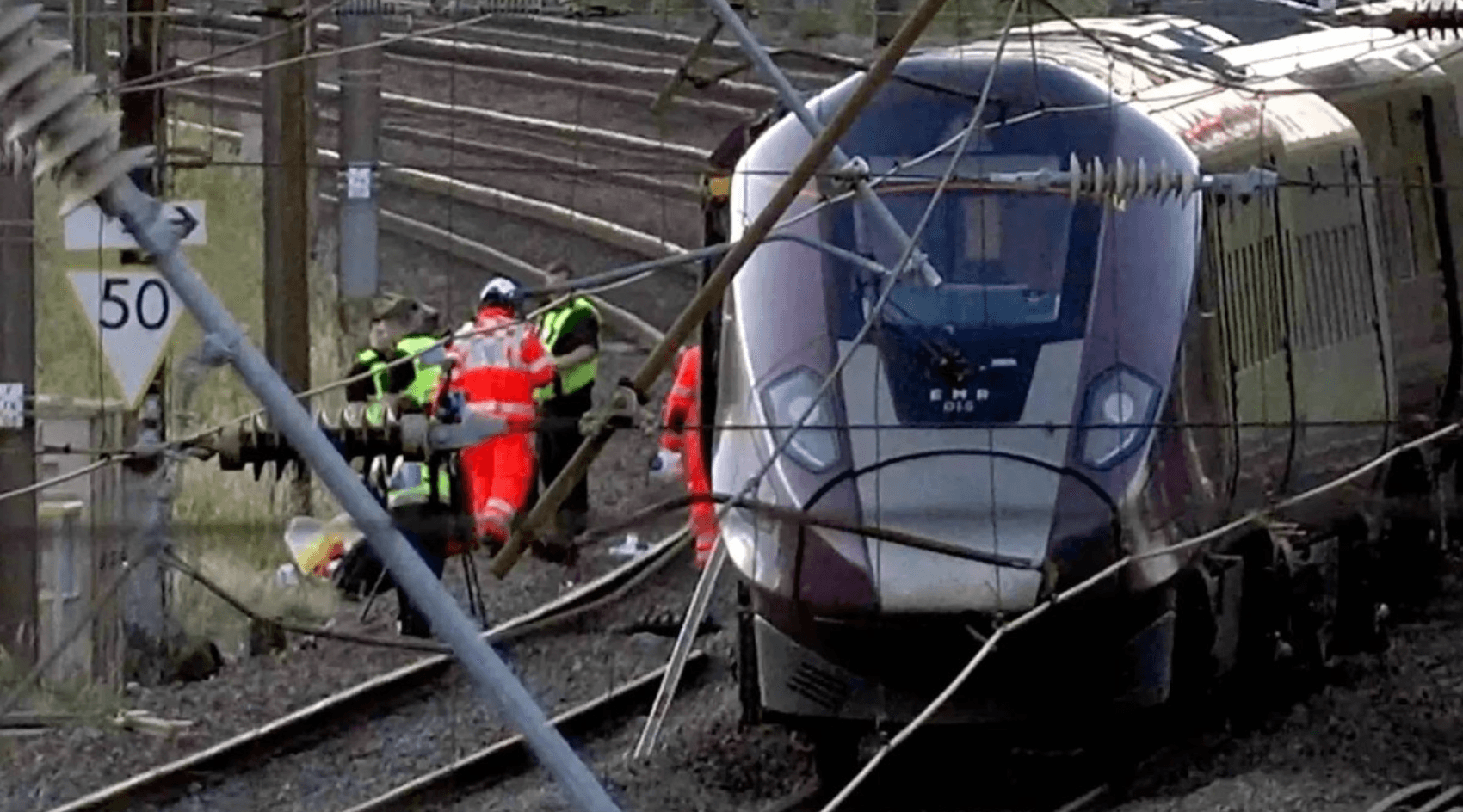 İngiltere'de iki tren çarpıştı: 1 ölü, 89 yaralı