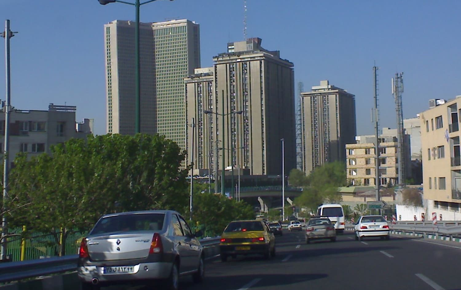 بانکی ناوەندیی ئێران: 4.5 ملیار دۆلارمان بۆ کاڵا سەرەکییەکان تەرخانکردووە