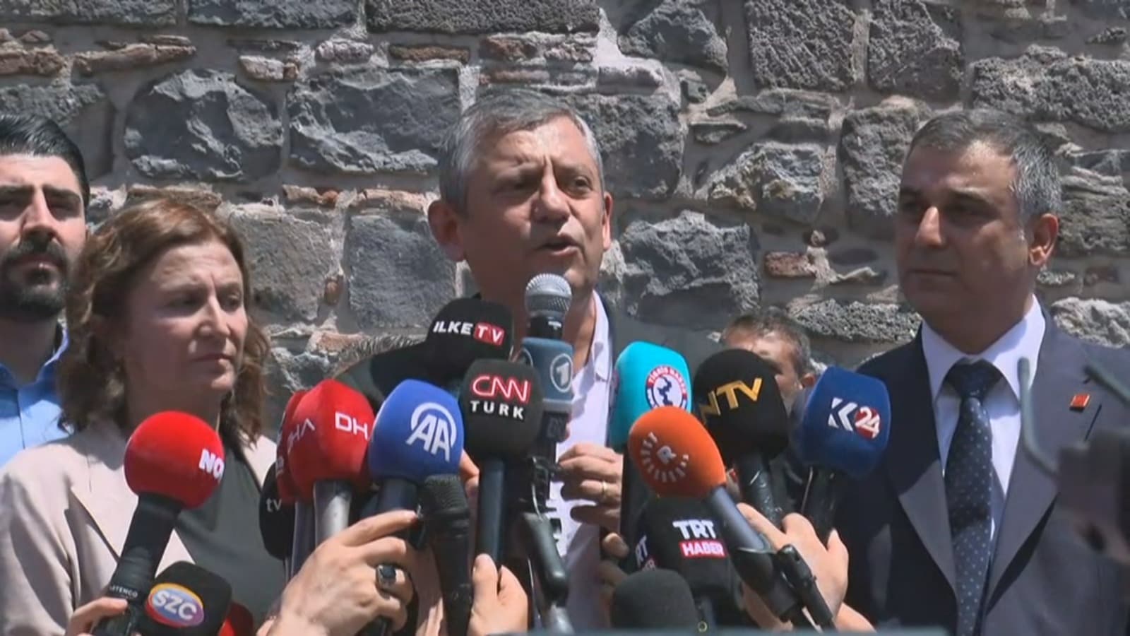 Özgür Özel Diyarbakır'da: Demirtaş’ın selamı bütün Kürtler adına başımızın gözümüzün üstündedir