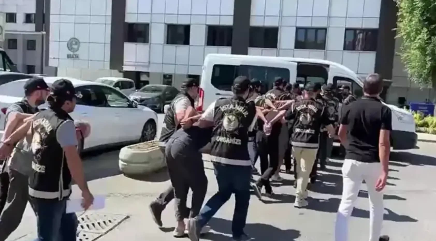 Li Tirkiye û Bakurê Kurdistanê operasyon: 122 kes hatin girtin