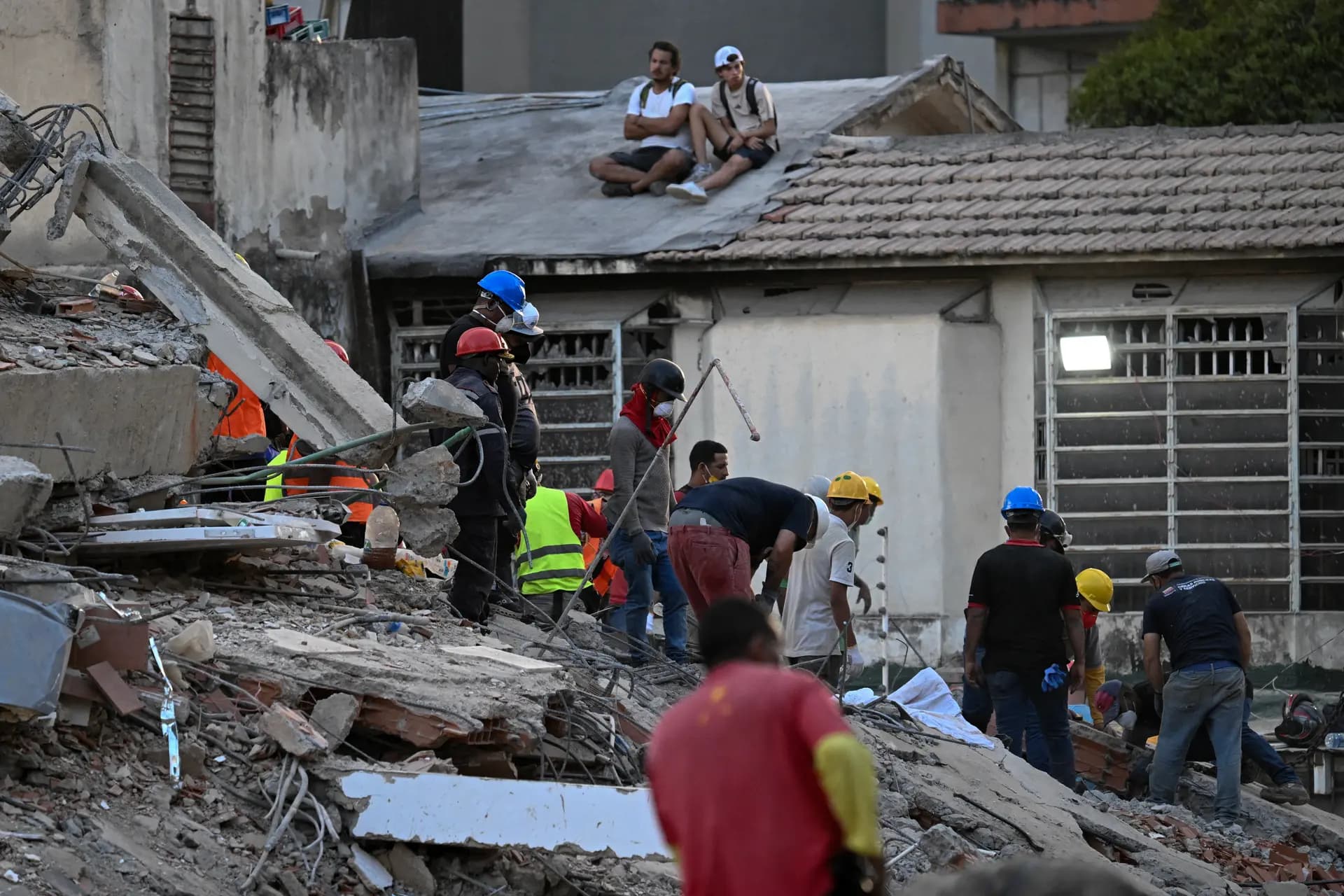 Li Venezuelayê roj derbas dibin û hêvî kêm dibin, 50 hezar winda hene