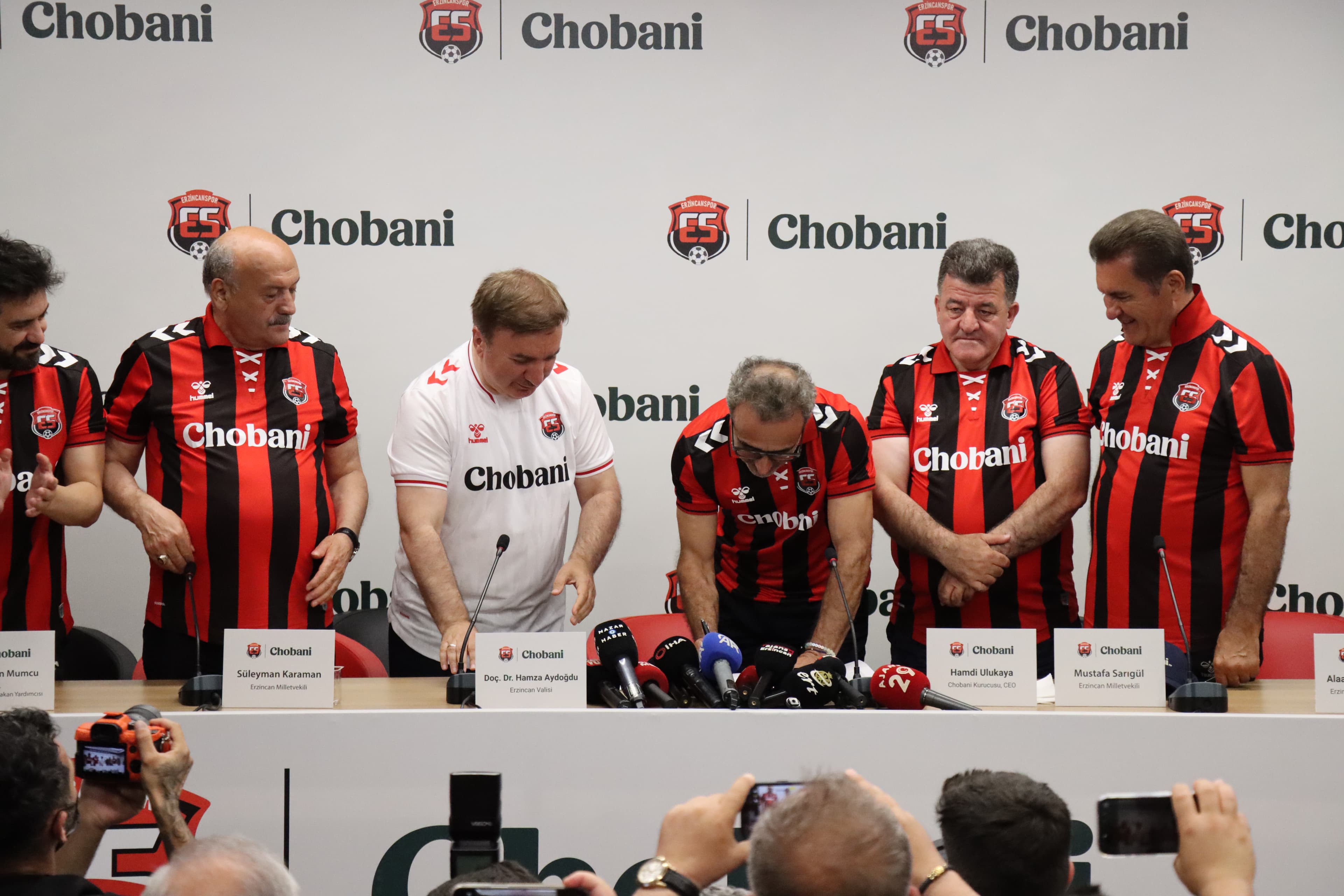 Chobani’nin kurucusu Hamdi Ulukaya’dan Erzincanspor’a 5 milyon dolarlık dev sponsorluk