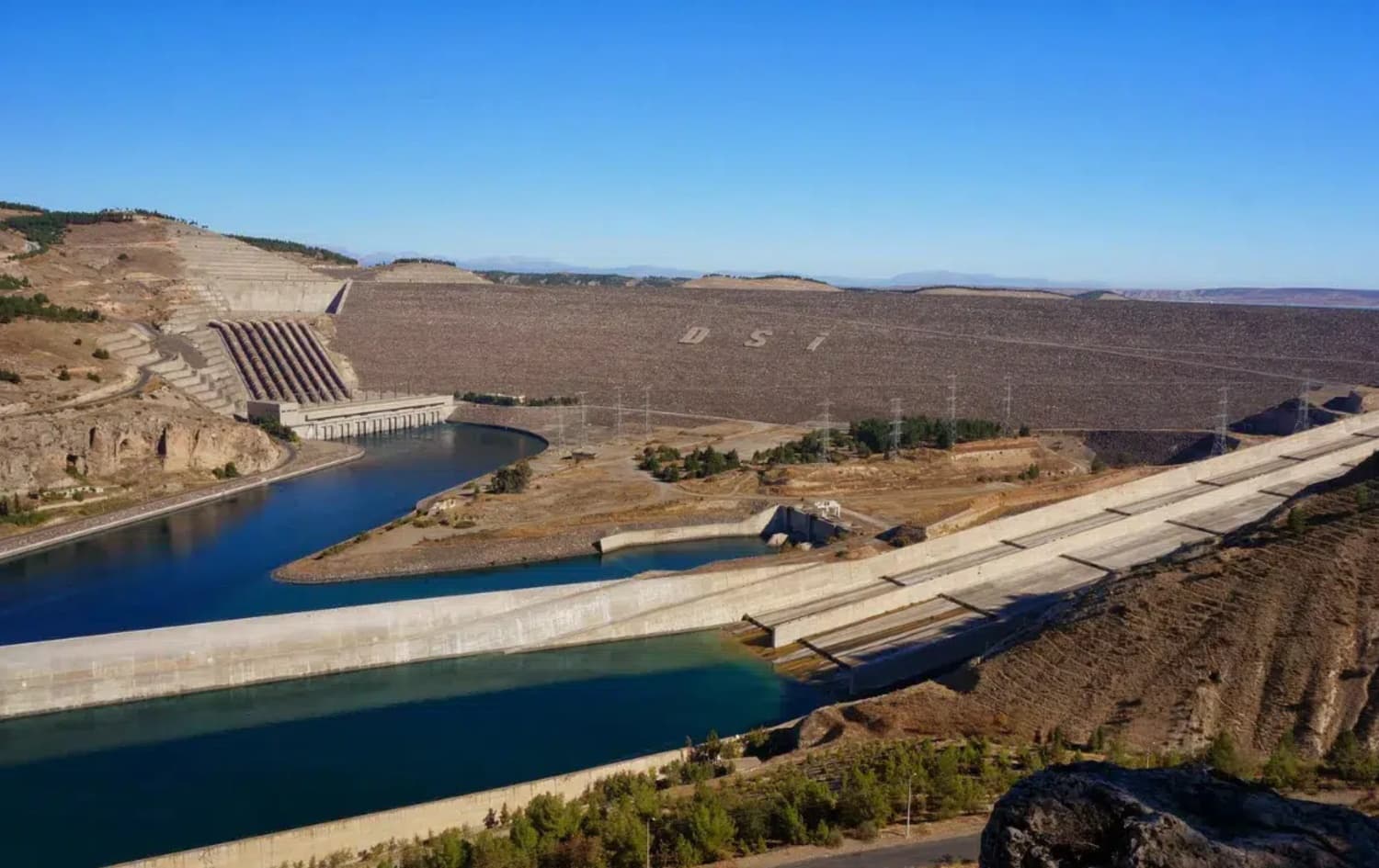 Urfa'da baraj gölüne giren çocuk boğuldu