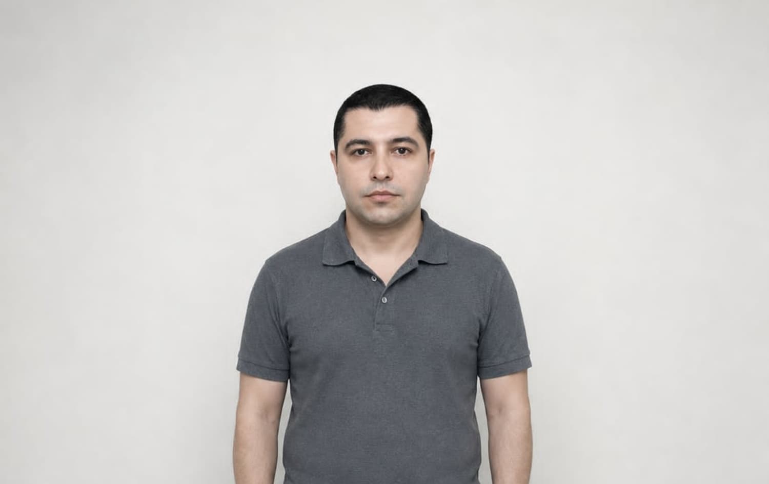 هەموو شتێک لەبارەی حەسەن کوردی، کاراکتەرێکی چیرۆکەکەی عەدنان جومەیلی