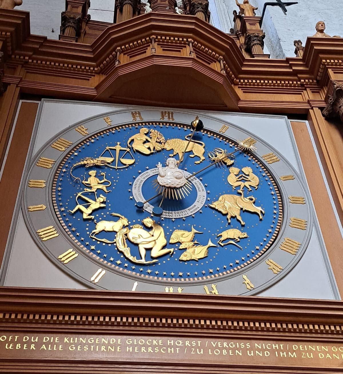 Demjimêra astronomîk a bi dîwarê Dêra St. Marienê ve (Lubeck-Almanya) / Wêne: Arşîv