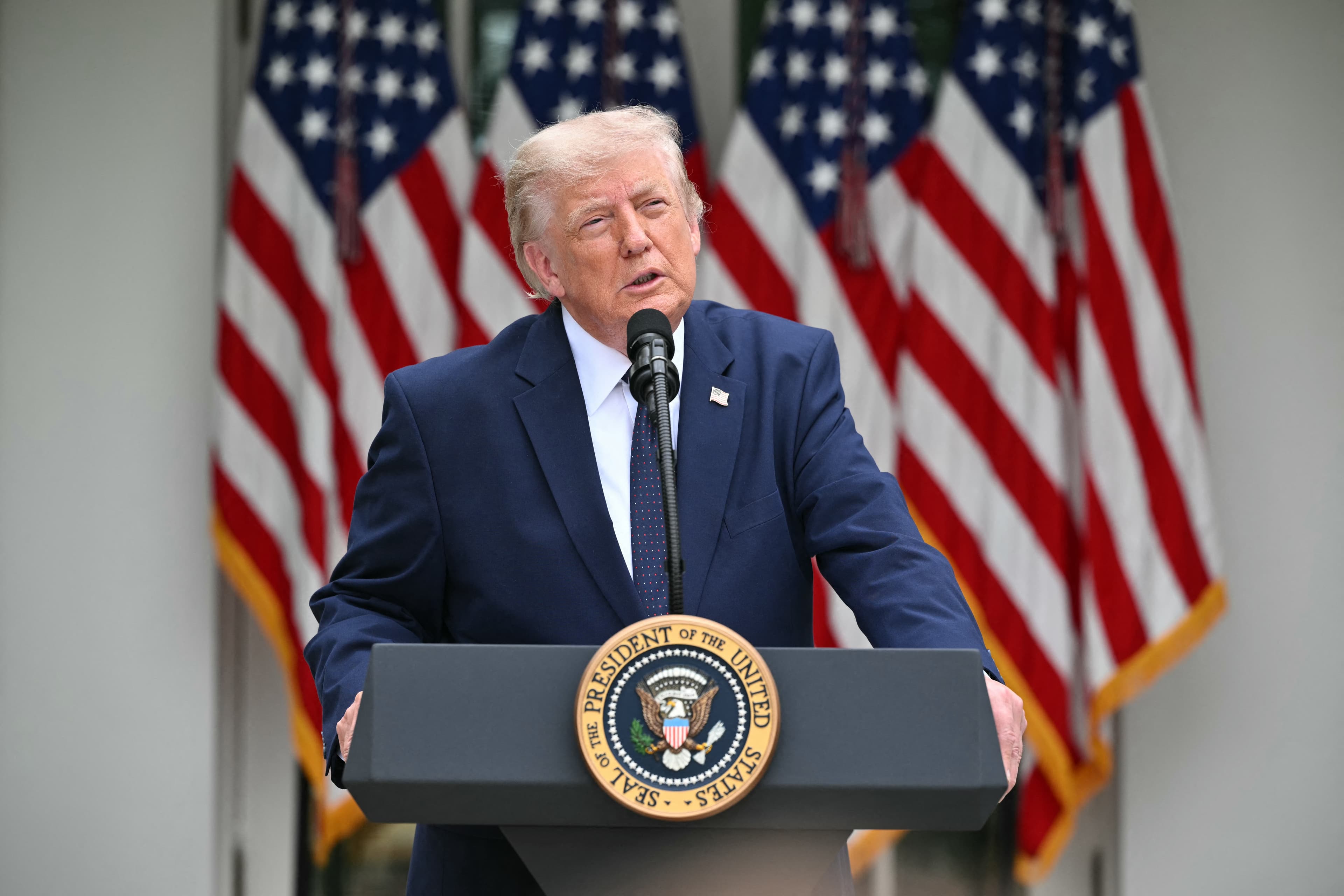 ترەمپ پەیوەندییە تەلەفۆنییەکەی بۆ سەرۆکی فیفا لەبارەی کارتە سوورەکەی بالۆگن پشتڕاستکردەوە