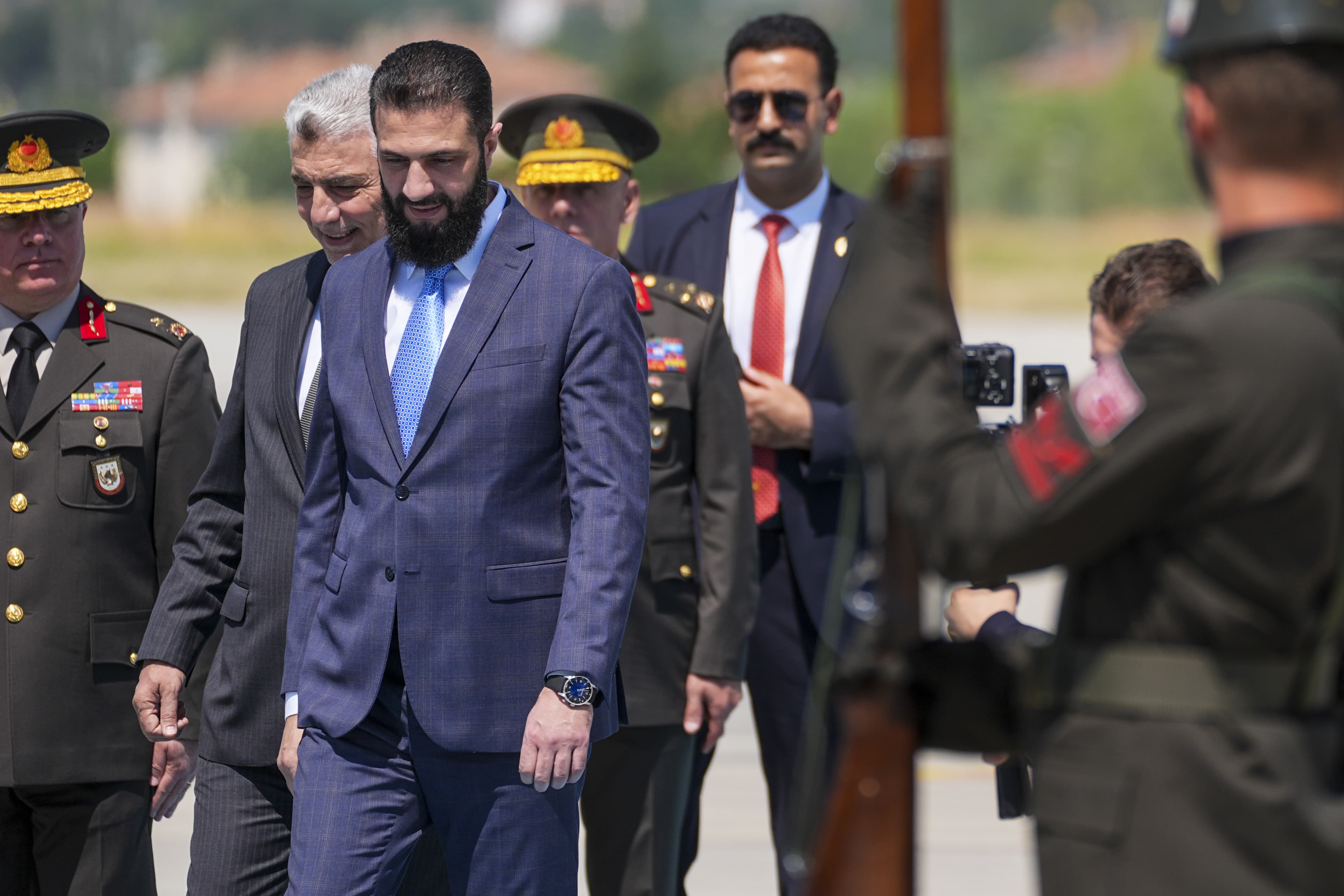 Ahmed Şara, yaptırımların kaldırılması dolayısıyla Türkiye ve Körfez ülkelerine teşekkür etti