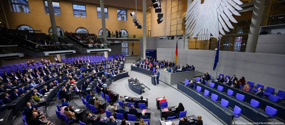 Alman milletvekilleri maaşlarına zam yapılmasını reddetti