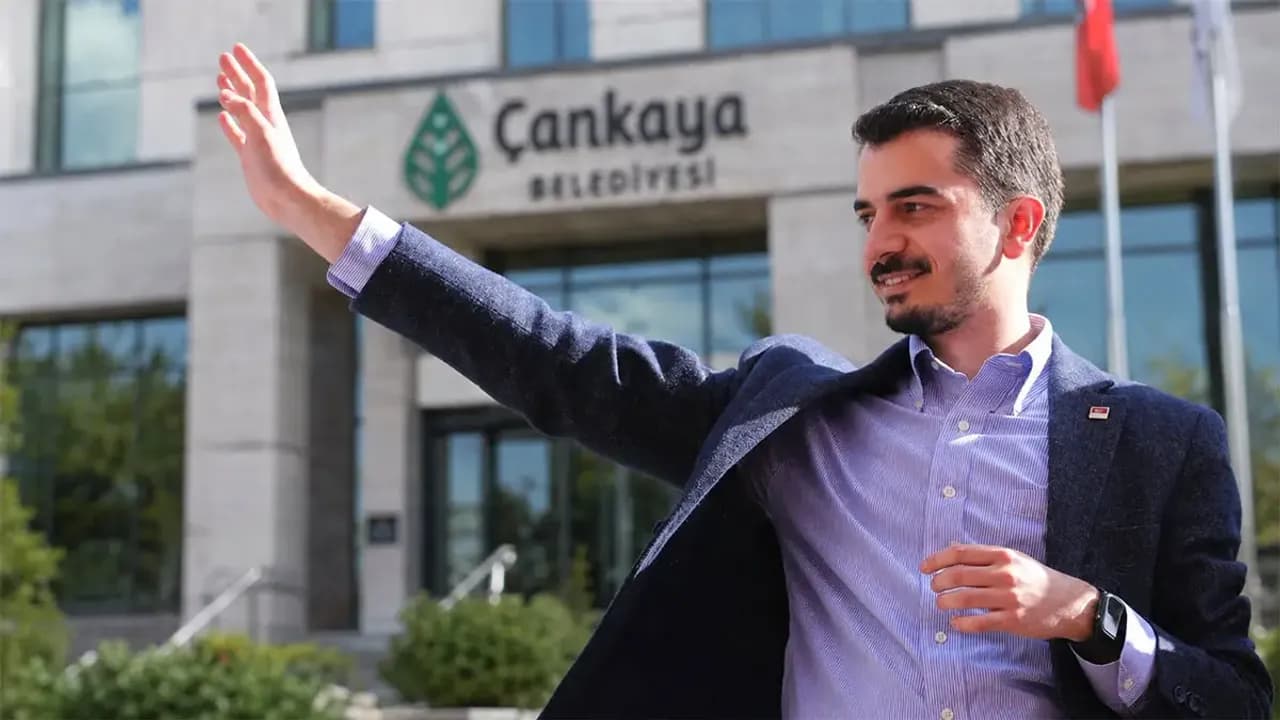 DEM Parti'den CHP'li başkan Güner'in görevden uzaklaştırılmasına tepki