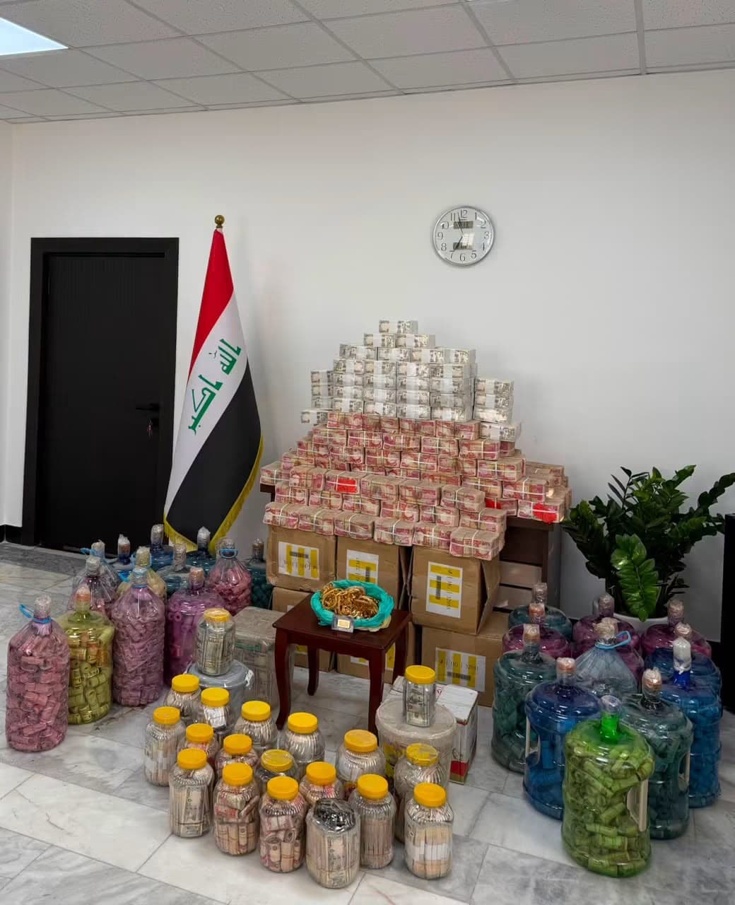 Iraqi authorities seize additional 25 billion dinars in ongoing corruption investigation