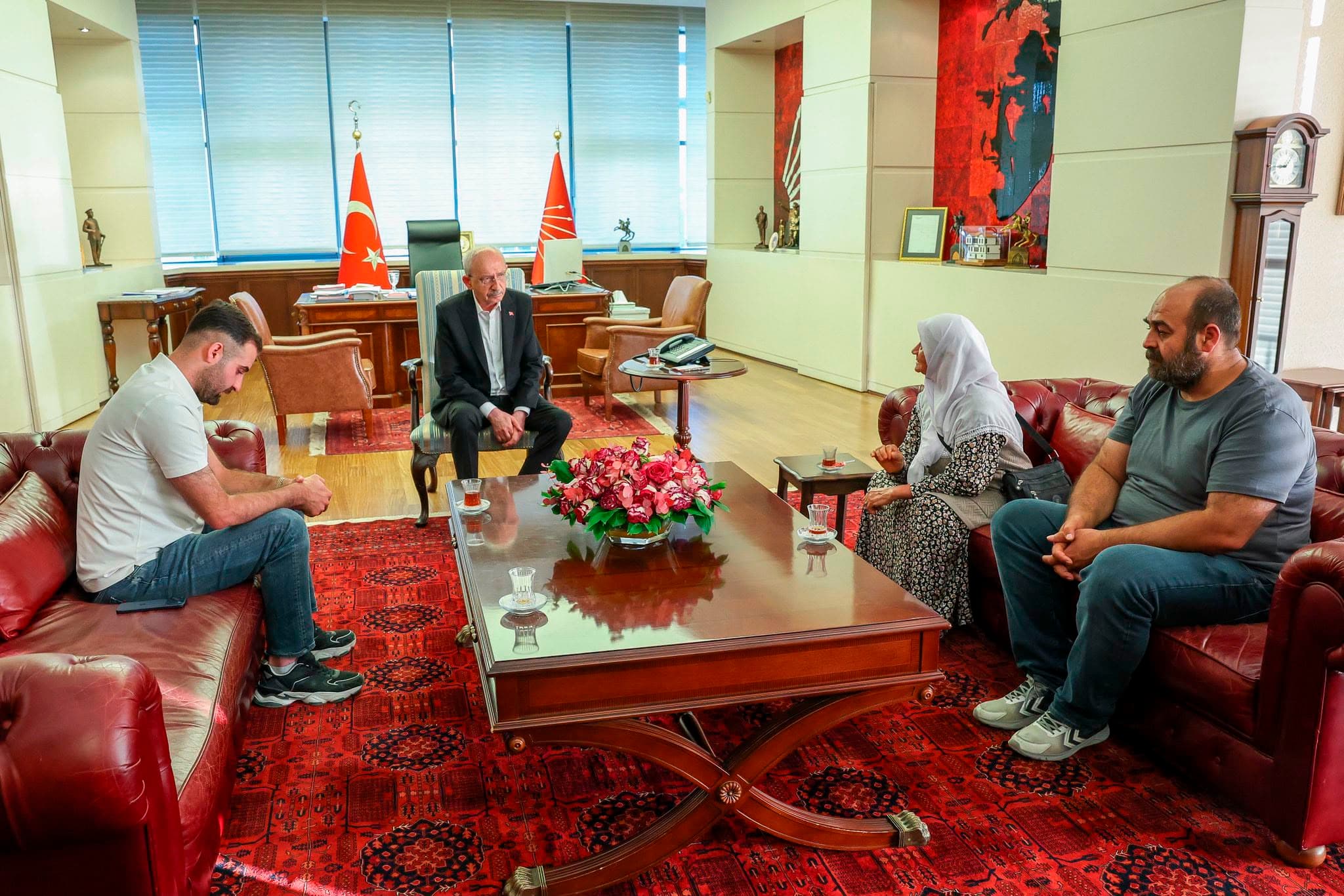 CHP Genel Başkanı Kılıçdaroğlu, Narin Güran'ın ailesiyle görüştü