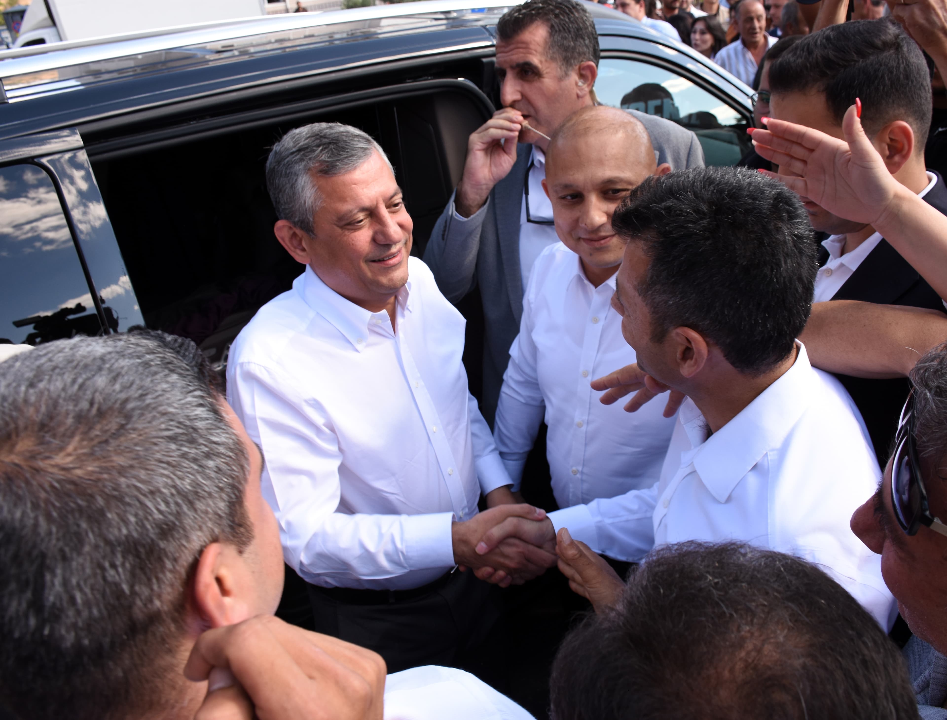 Özgür Özel’in gelecek hafta CHP’den istifa edeceği iddiası