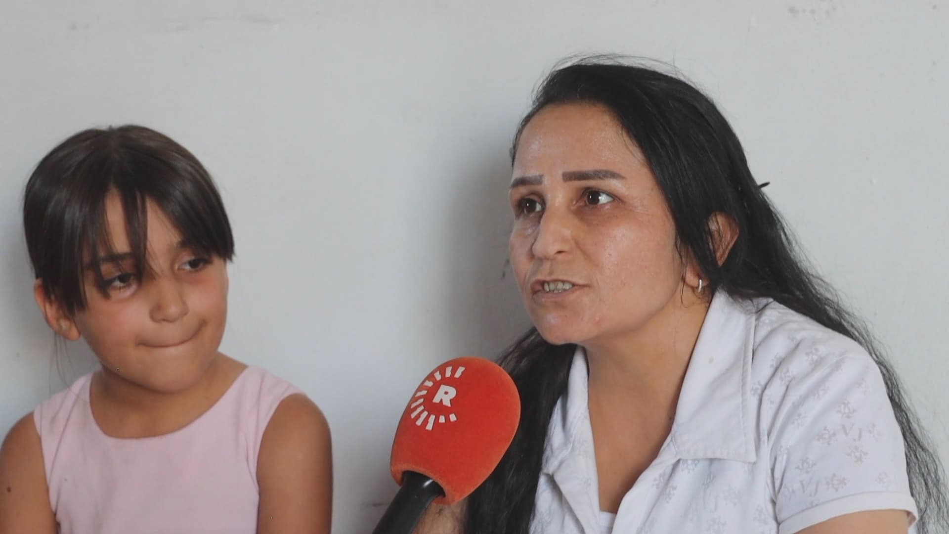 Êşa koçberan li Kobaniyê: Dayîkek û 3 zarokên xwe di odeyekê de dijîn