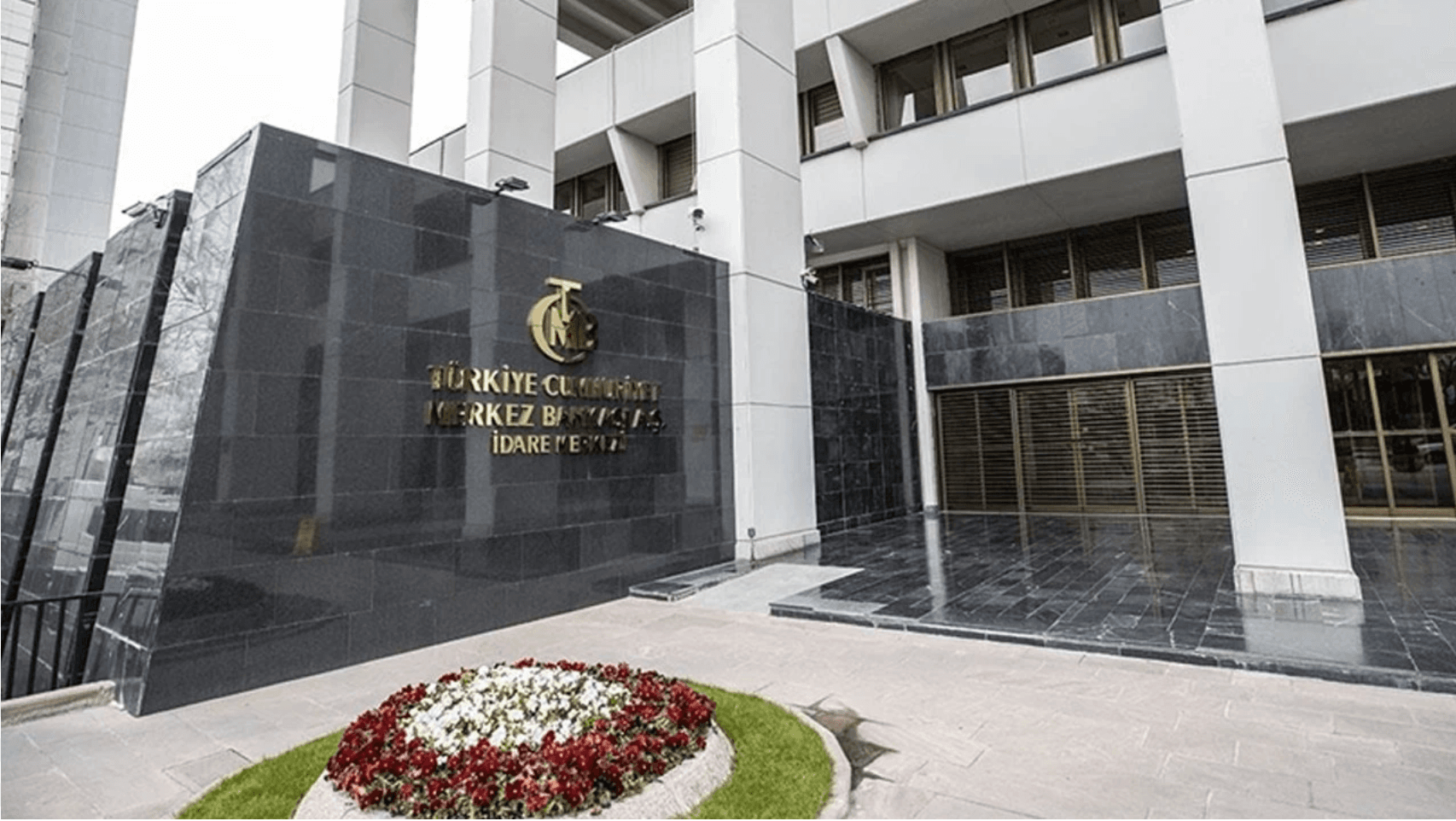 TCMB anketi: Enflasyon ve dolar beklentisi yükseldi, büyüme tahmini geriledi