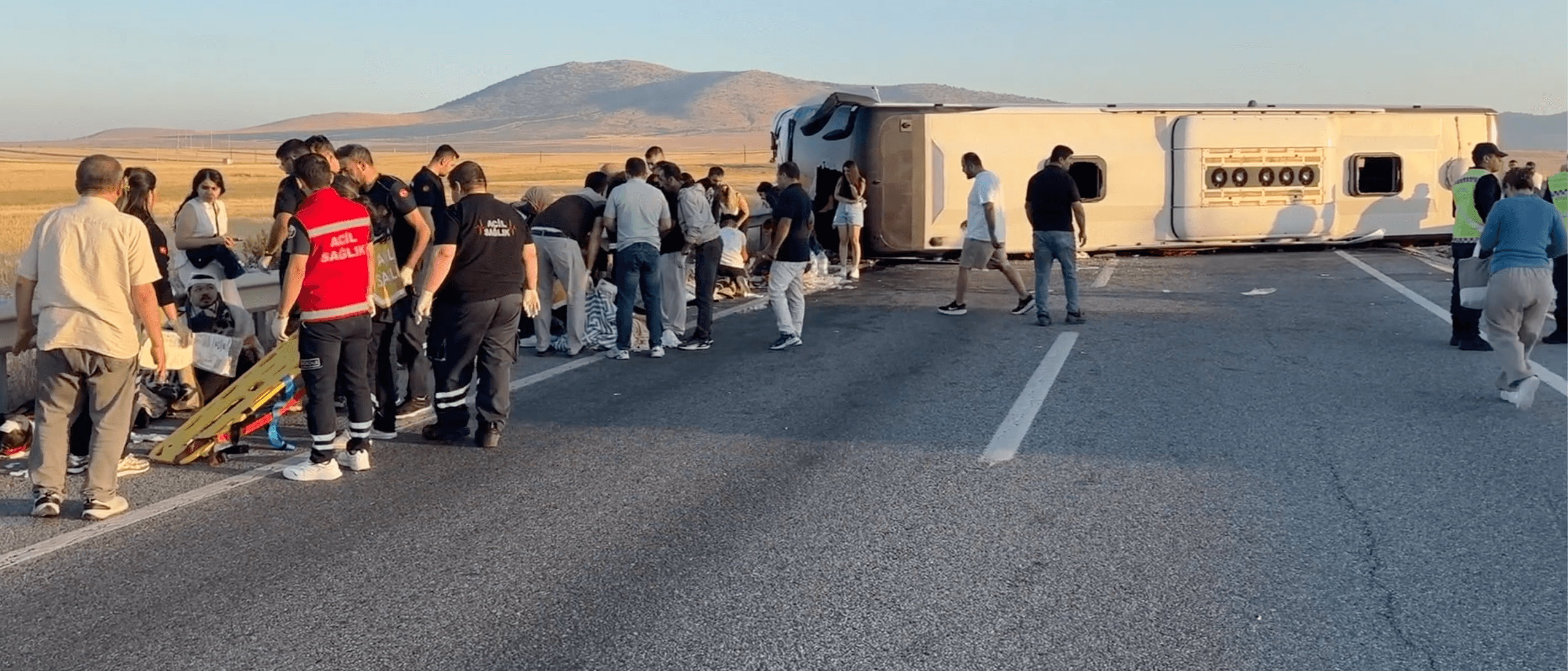 Kütahya'da yolcu otobüsü devrildi: 31 kişi yaralandı
