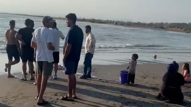 Mersin'de denize giren 5 kişilik aileden 3'ü boğuldu