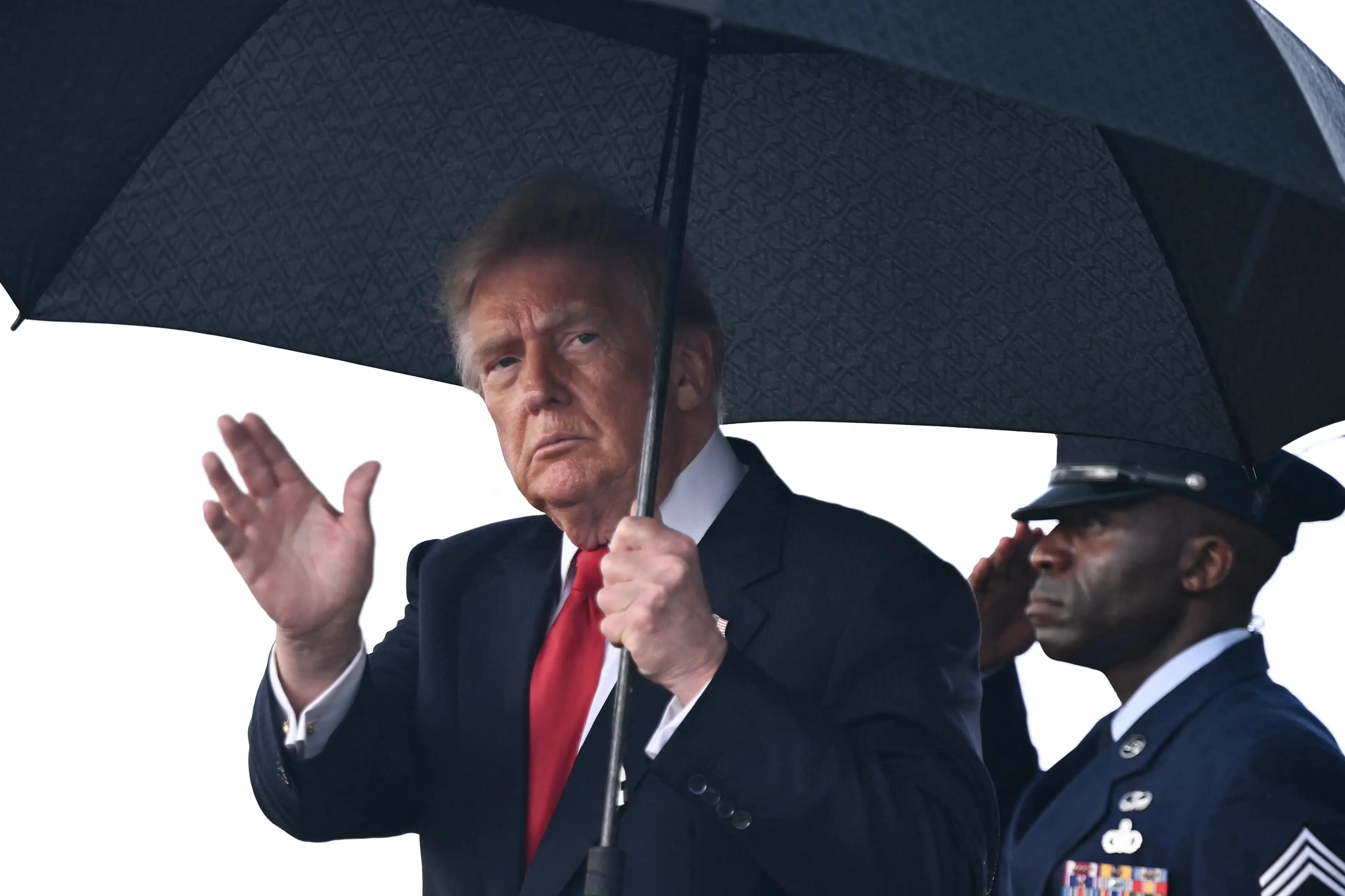 Trump'tan İran'a sert uyarı: Anlaşma sağlanamazsa köprüleri ve elektrik santrallerini vururuz