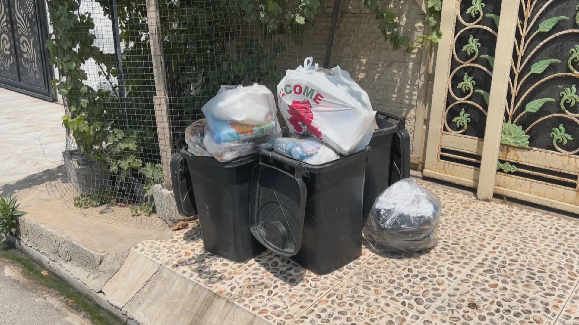 سێ هەفتەیە زبڵ و خاشاک لە گەڕەکێکی کەسنەزان کۆنەکراوەتەوە