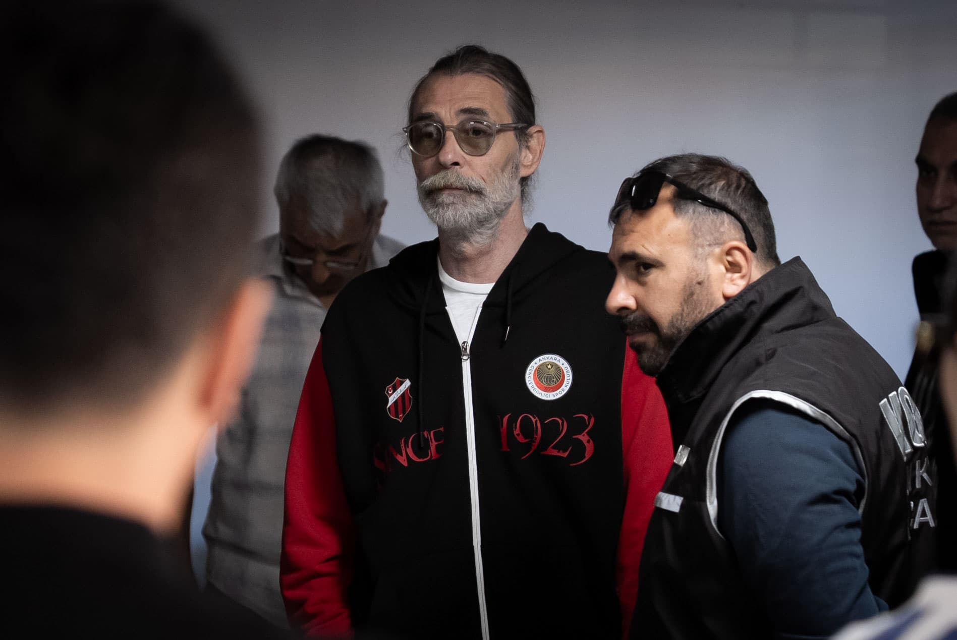 Etimesgut Belediyesi'ne operasyon: Erdal Beşikçioğlu gözaltına alındı