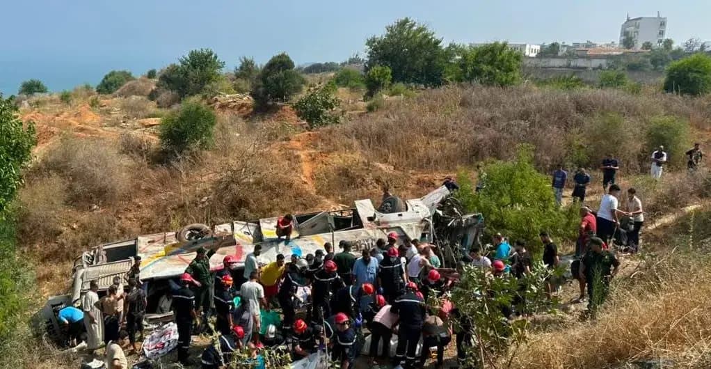 Cezayir'de yolcu otobüsü şarampole yuvarlandı: 25 ölü, 44 yaralı