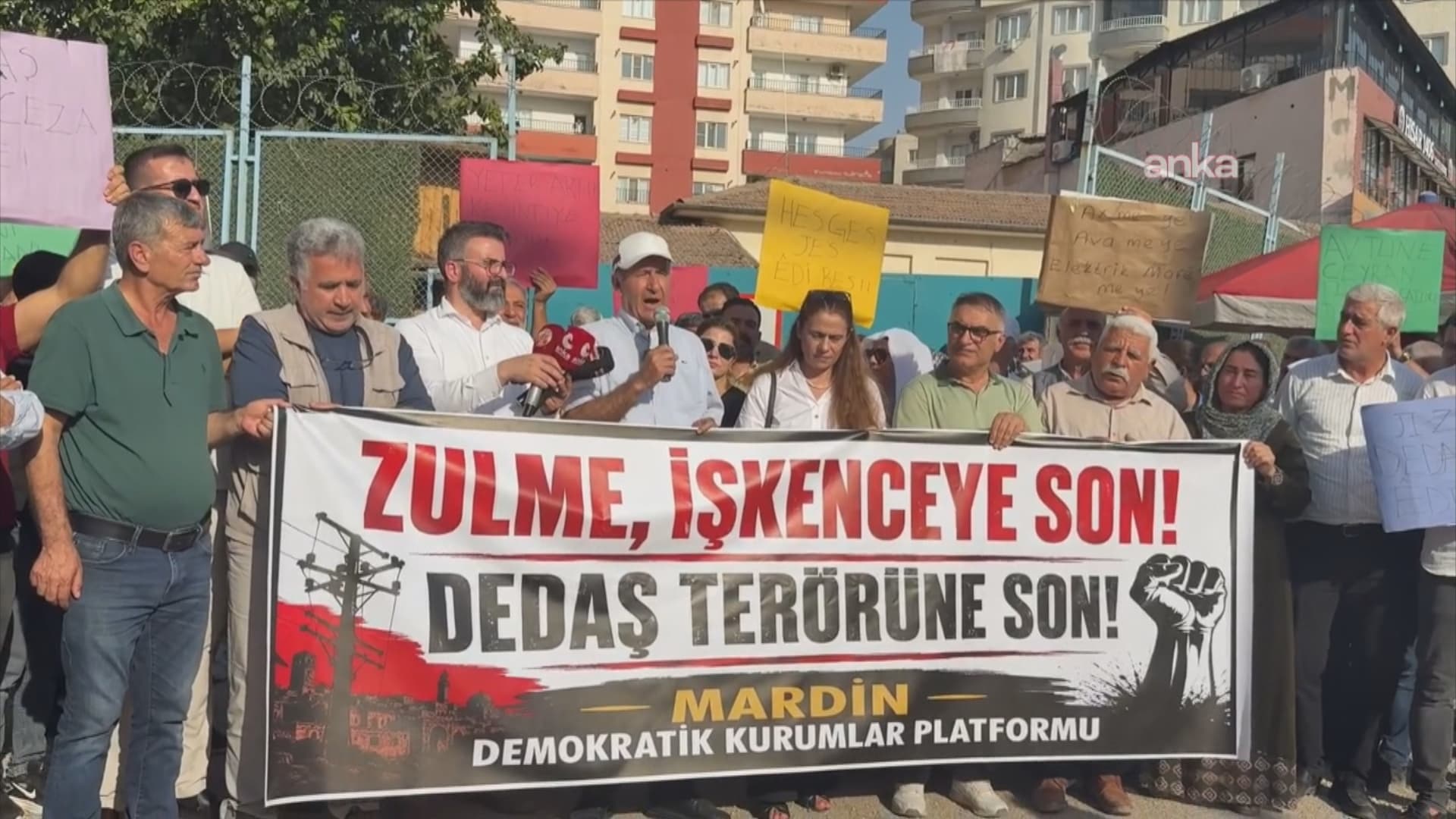 Li Mêrdînê qutkirina elektrîkê hat protestokirin