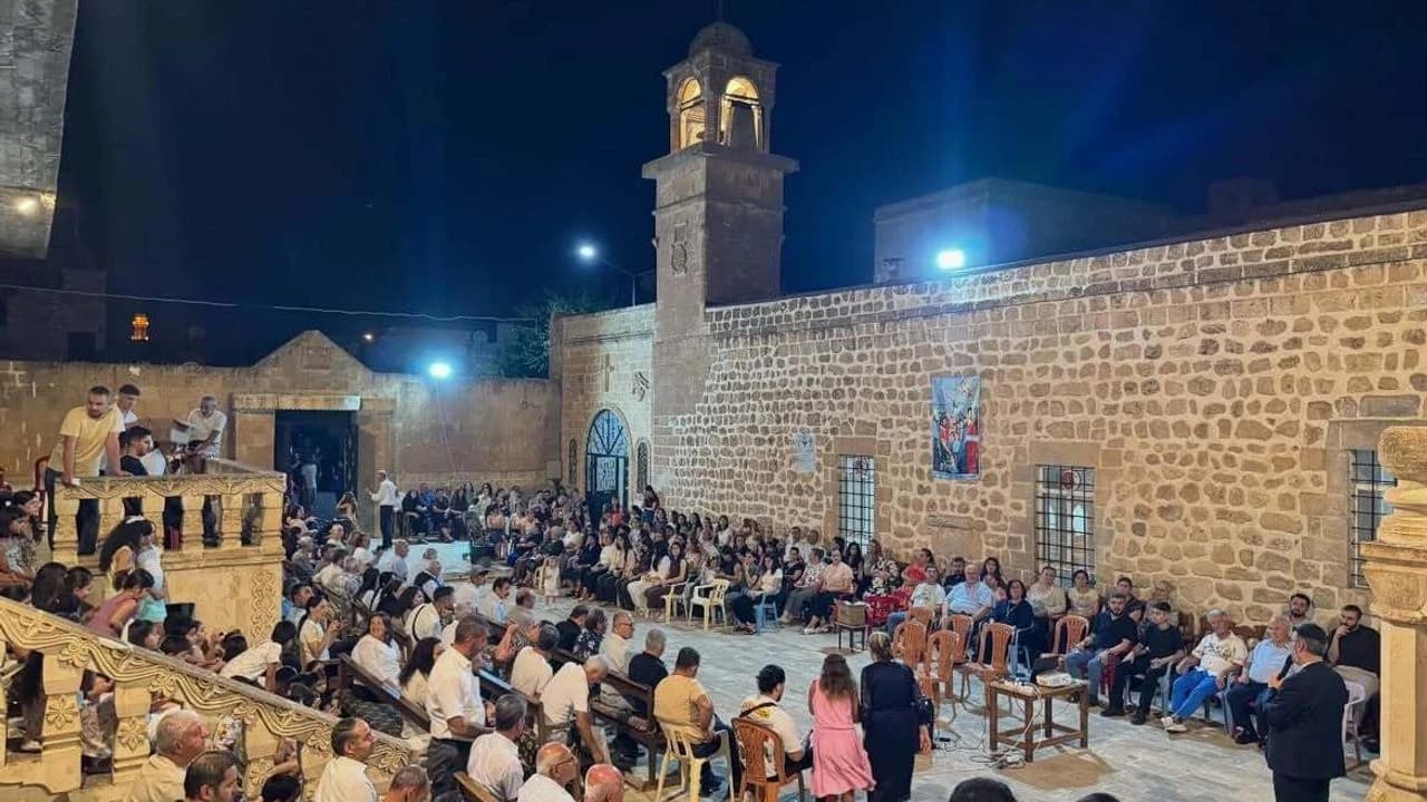 Li Dêra Mort Şmûnî ya Midyadê Şeva Şahroyê hat lidarxistin