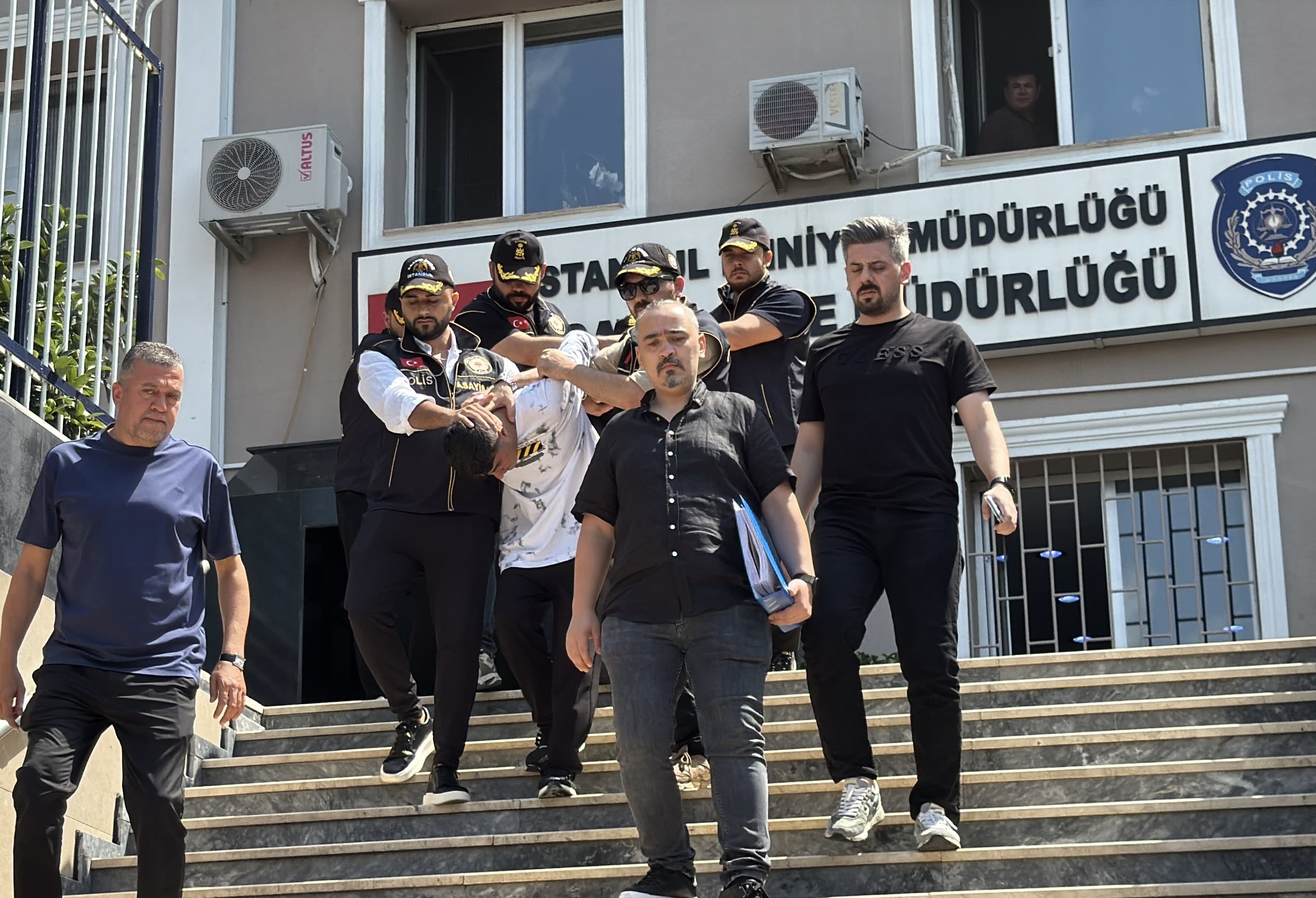 İstanbul’da silahlı saldırıya uğrayan iş insanı hayatını kaybetti