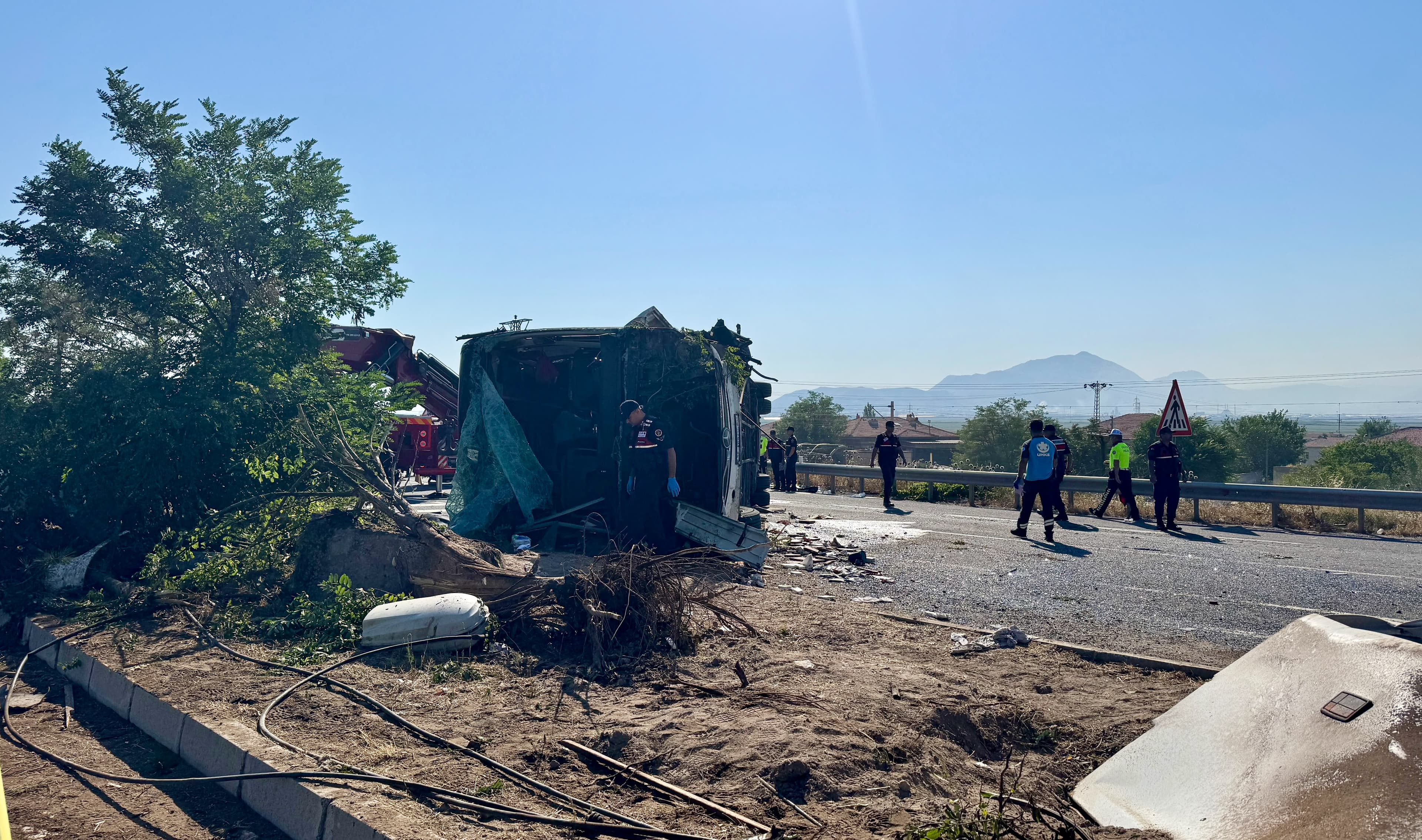 Kayseri'de yolcu otobüsü devrildi: 1 kişi hayatını kaybetti, 22 kişi yaralandı