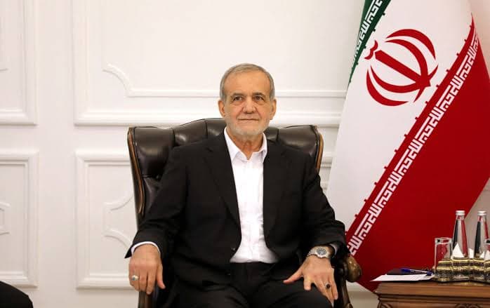 نووسینگەی موجتەبا خامنەیی دەنگۆی پەیوەندیدار بە دەستلەکارکێشانەوەی پزیشکیان رەتدەکاتەوە