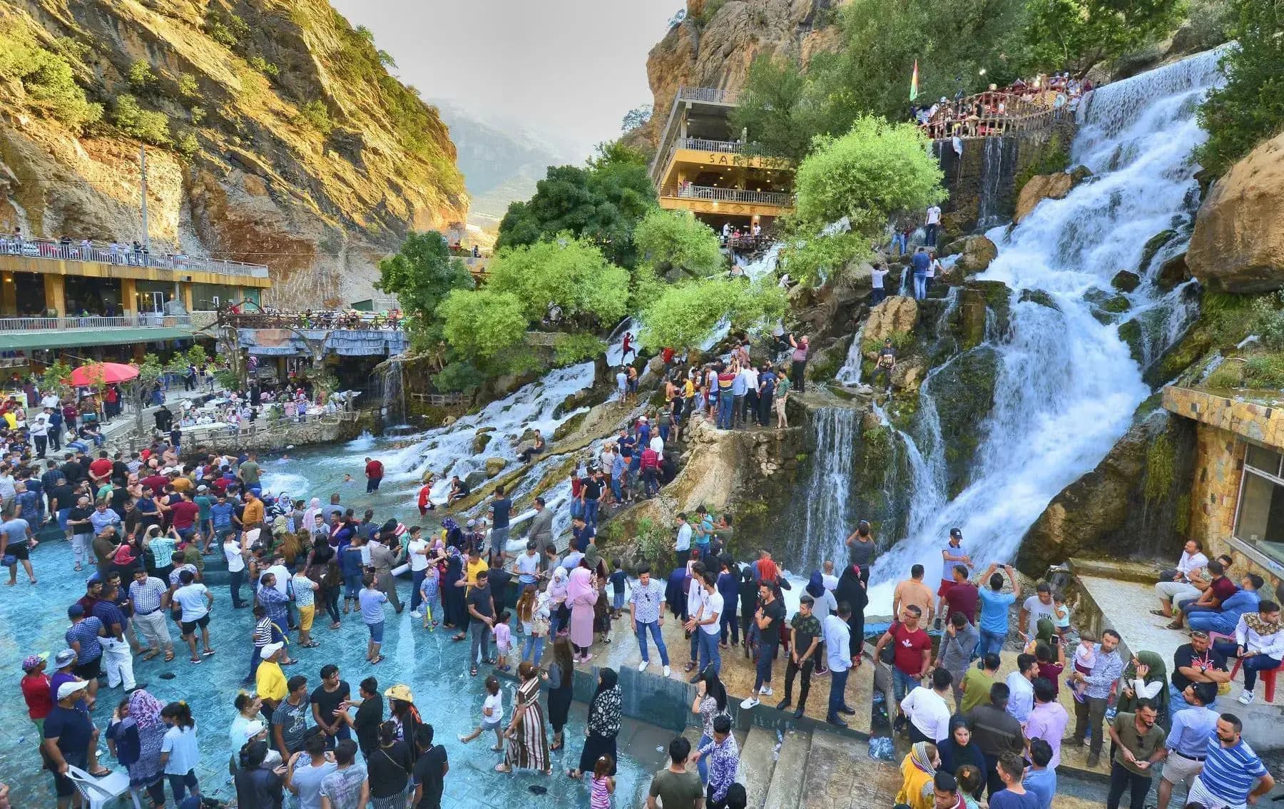 Sıcak hava ve tatil yoğunluğu Kürdistan Bölgesi'nde turizmi canlandırdı: Oteller doldu