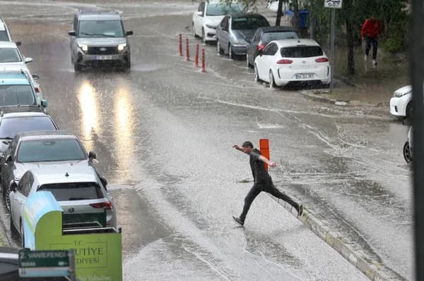 Meteoroloji 19 il için sağanak yağış uyarısı yaptı