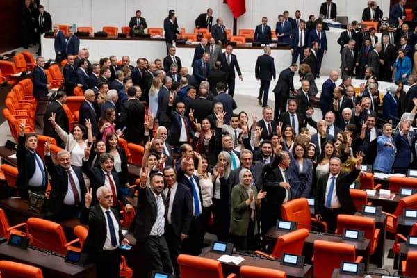 Çerçeve yasa kanunlaştı: Partilerin oy dağılımı belli oldu