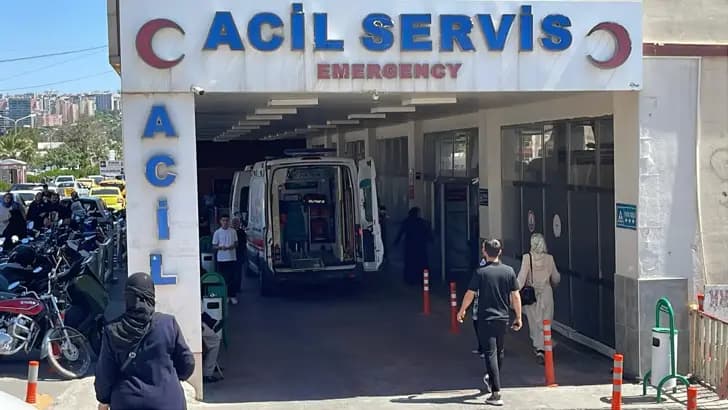 URFA’DA DEHŞET - 4 çocuk sahibi kadın araç içerisinde yakıldı, erkek arkadaşı ağır yaralandı